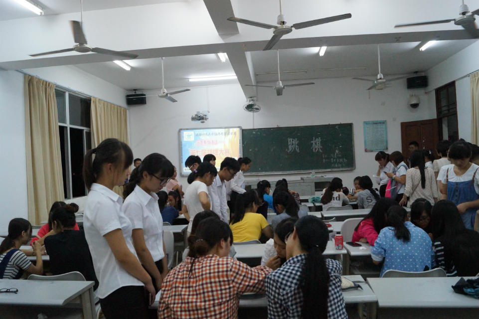 扬棋牌传统 筑文化强梦——记经济与管理学院“三走”系列活动之第七届棋牌大赛
