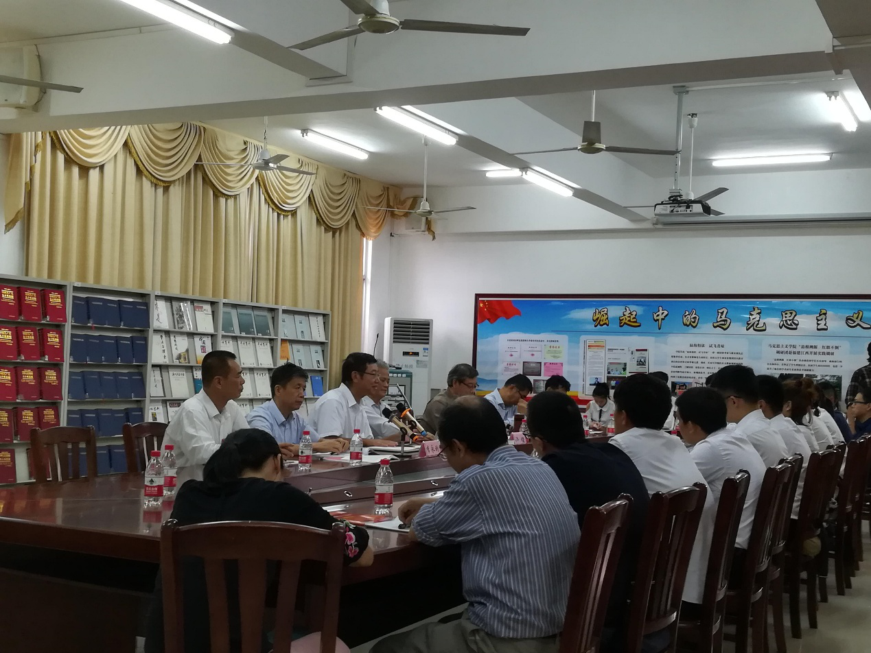 灯塔指引  砥砺奋进