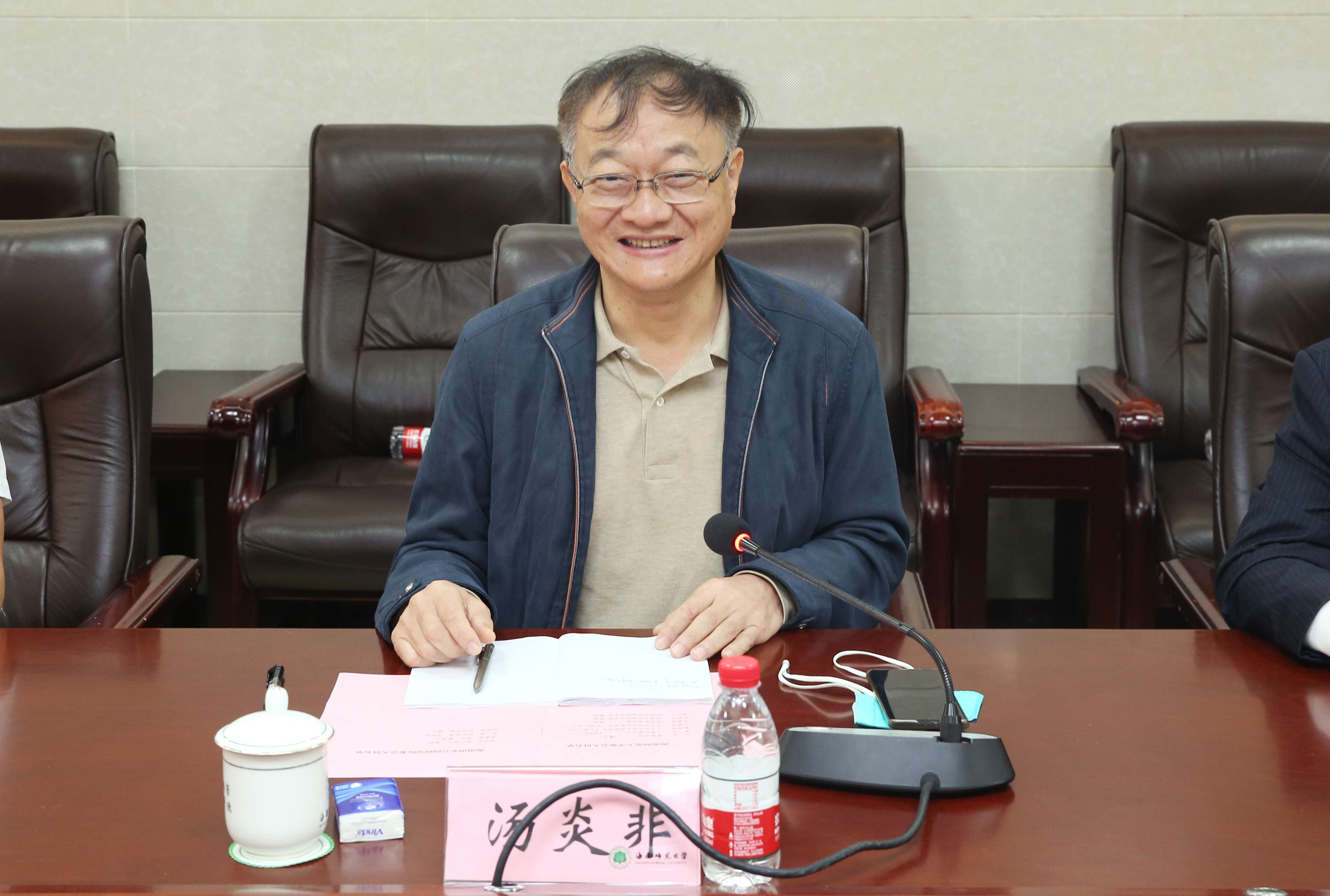 海南国家公园研究院执行院长汤炎非一行来校调研座谈