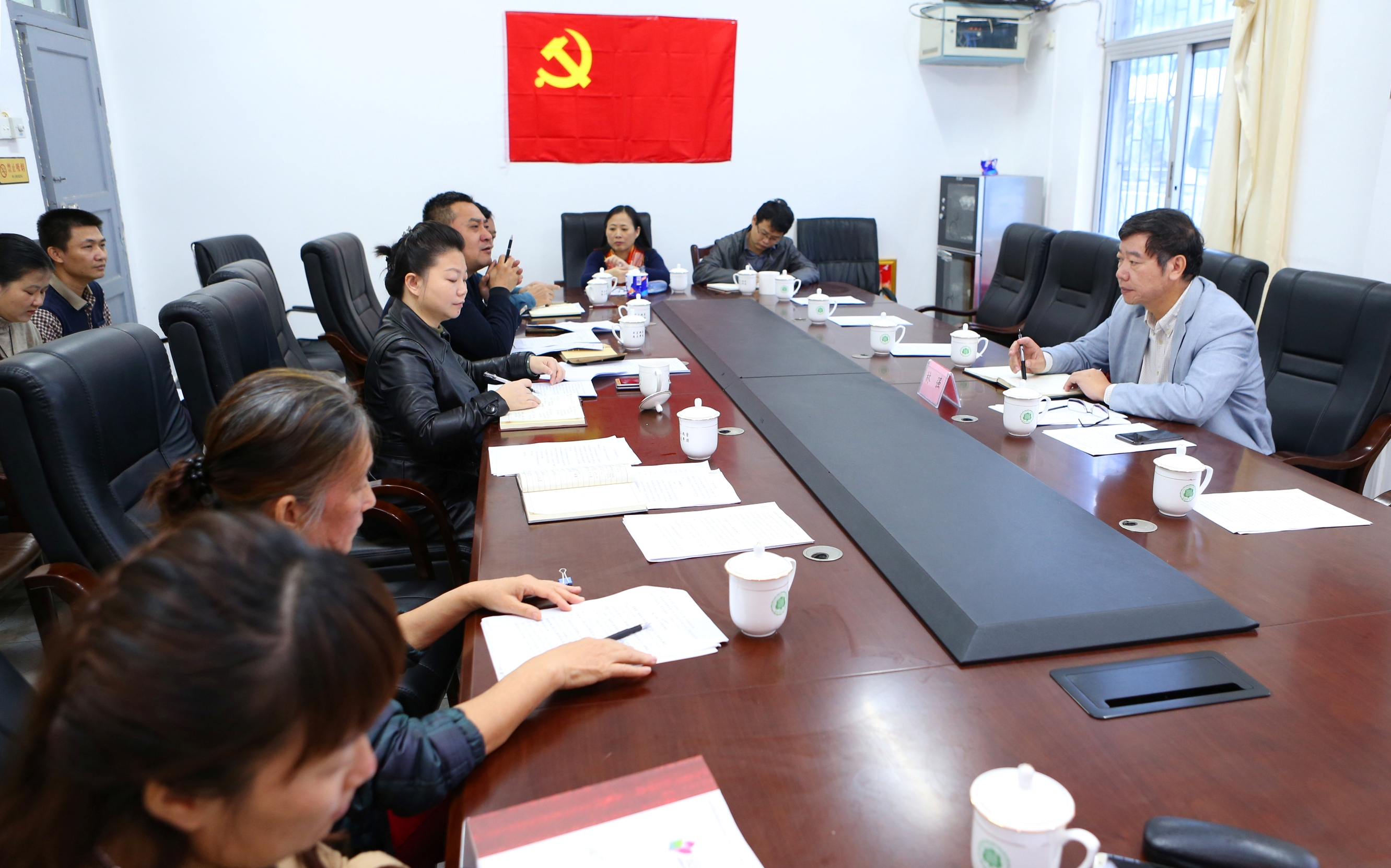 林强校长到教育服务管理有限公司调研