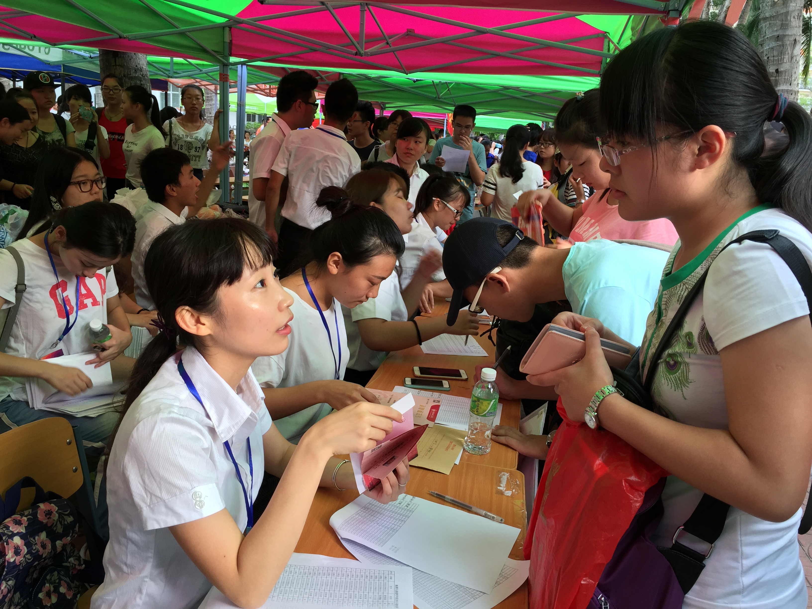 笑迎新生，用心服务 ――记地理与旅游学院迎新工作