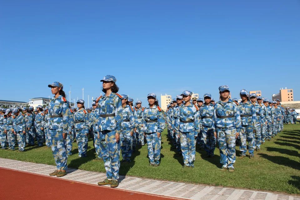 烈日下最美身影之“见习生”