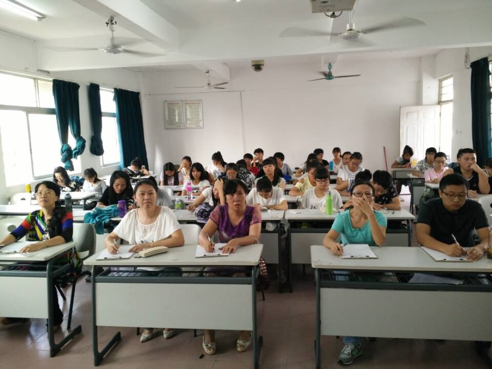 笔尖上的律动，讲台上的风采——记数学与统计学院教师技能大赛板书技能比赛