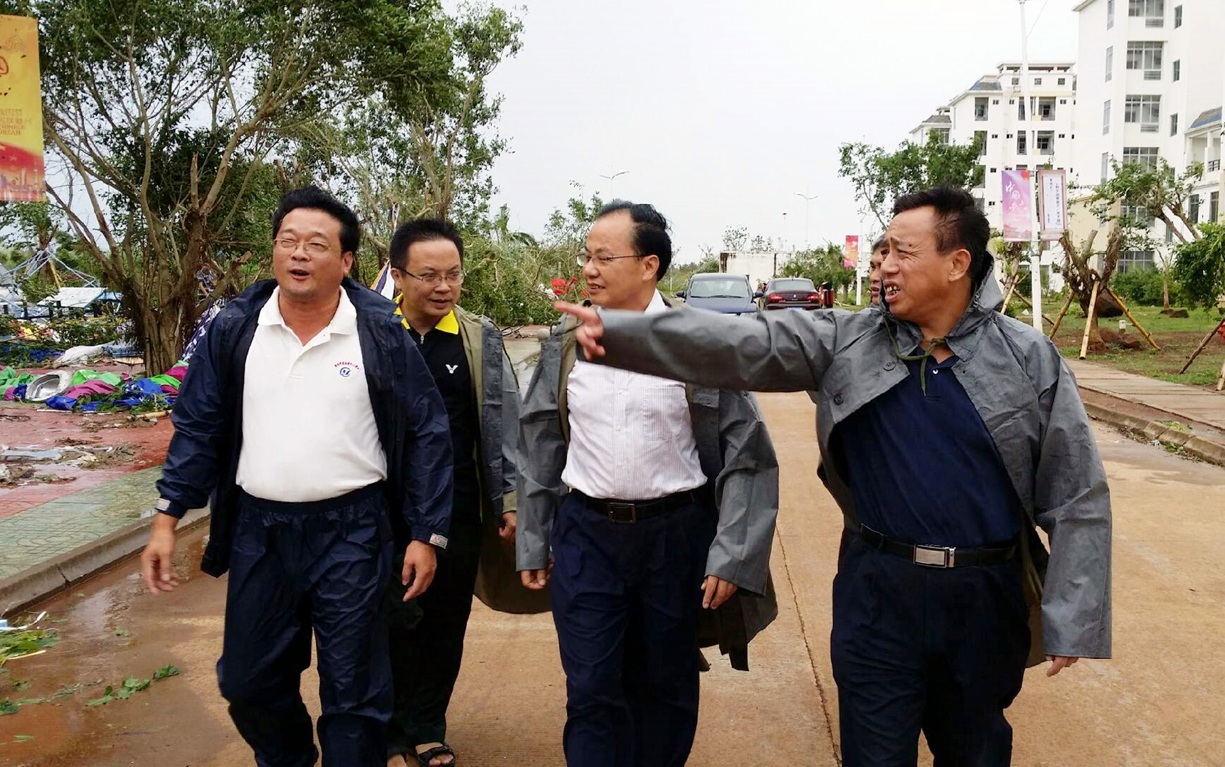 校领导深入一线到桂林洋校区视察灾情