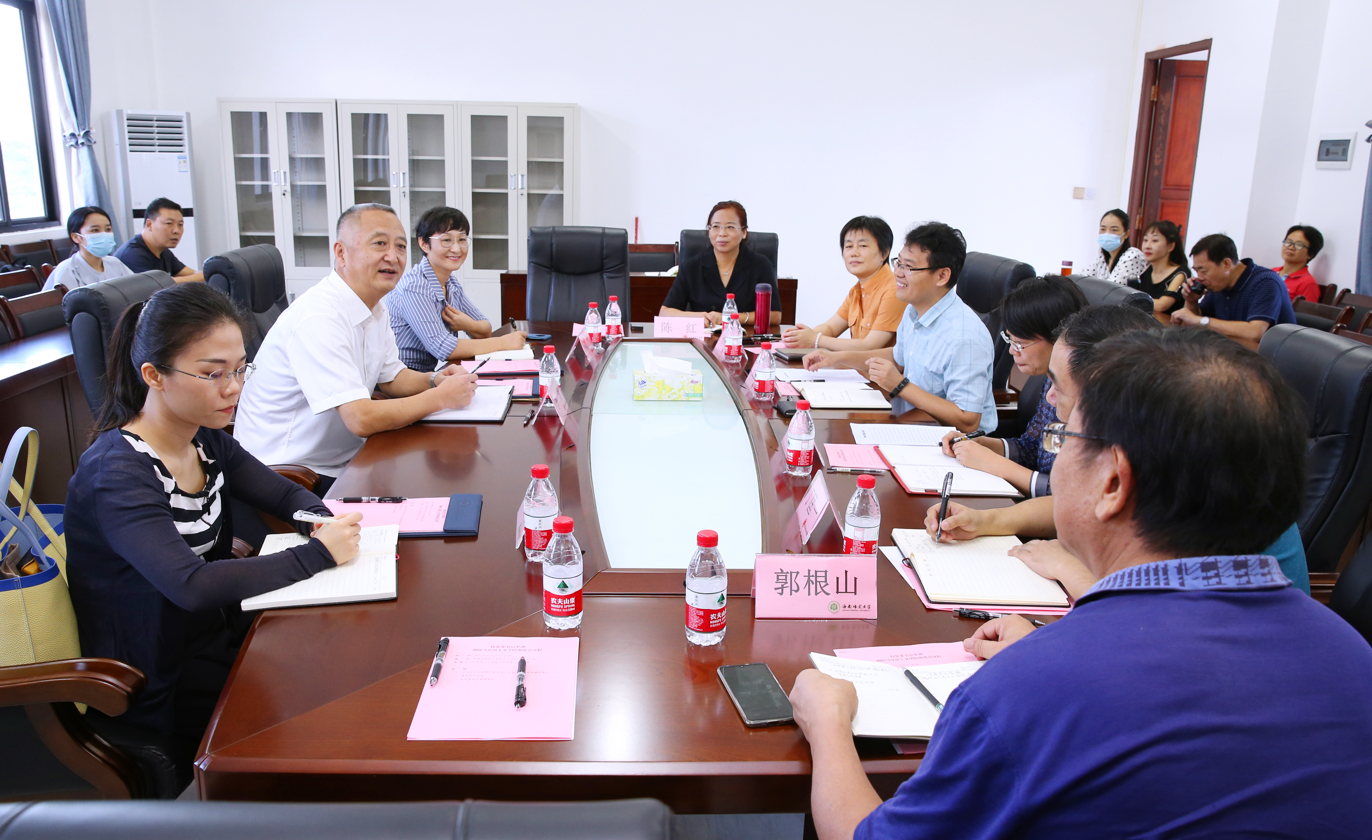 李湖到马克思主义学院调研