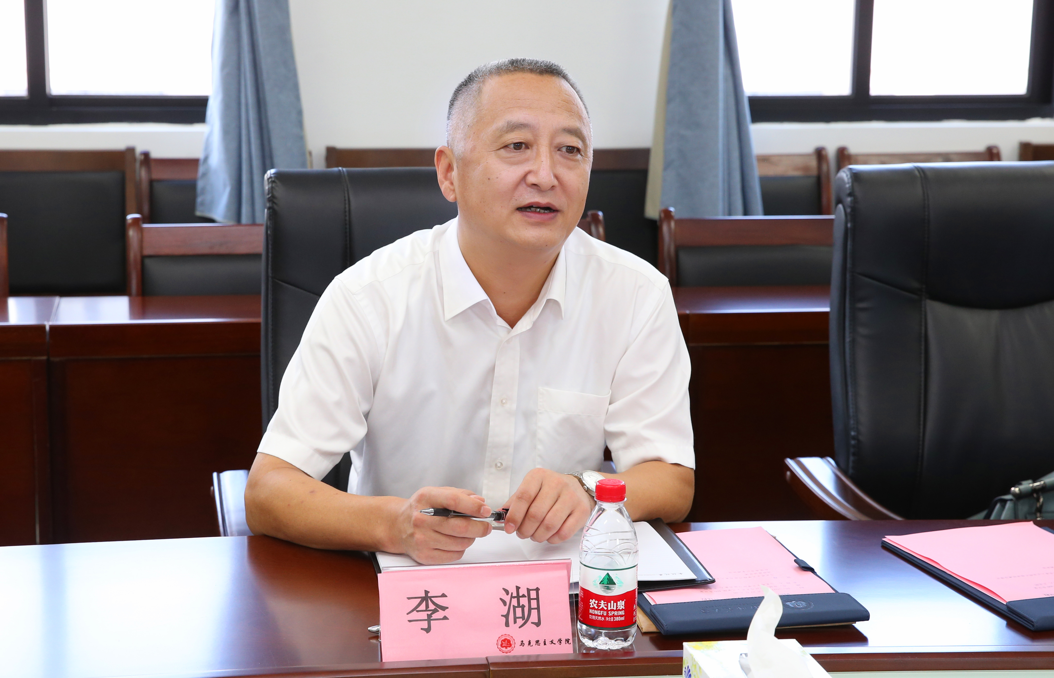 李湖到马克思主义学院调研