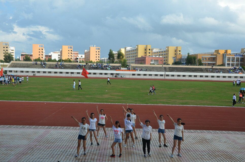 争霸最强班级 彰显青春风采――海南师范大学桂林洋校区趣味运动会圆满落幕