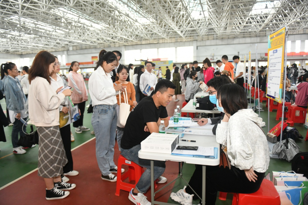 第八届大中城市联合招聘海南师范大学毕业生专场招聘会落幕