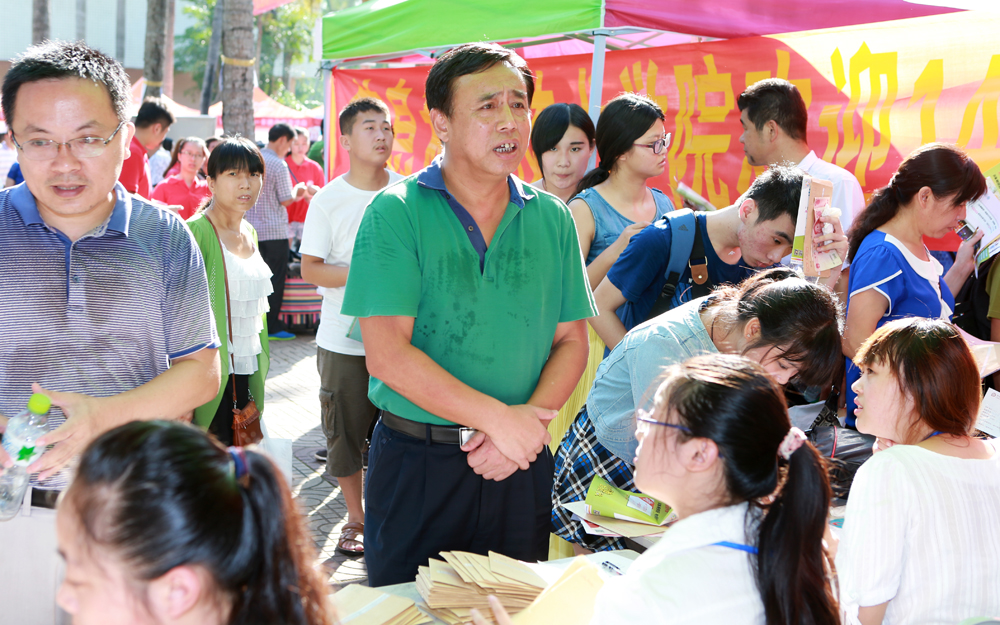 喜纳八方学子 共绘美好未来――我校2014年迎新工作顺利开展