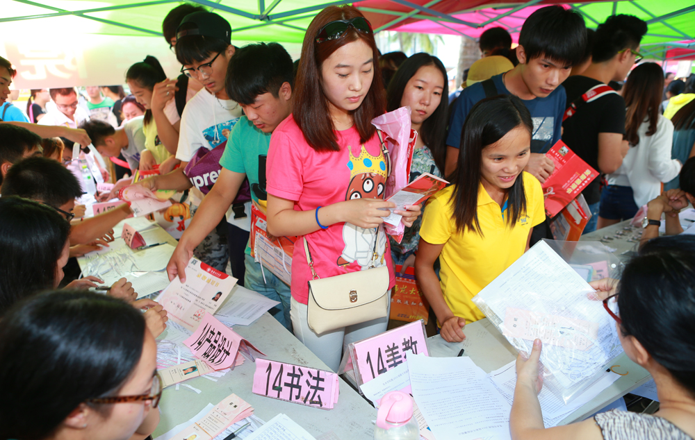 喜纳八方学子 共绘美好未来――我校2014年迎新工作顺利开展