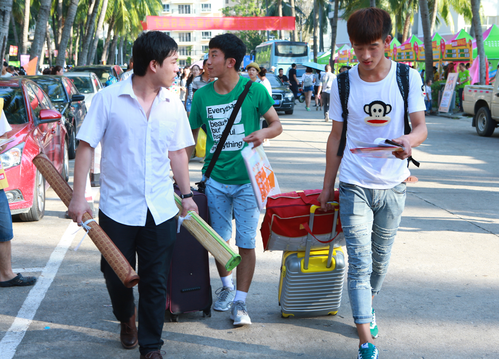 喜纳八方学子 共绘美好未来――我校2014年迎新工作顺利开展