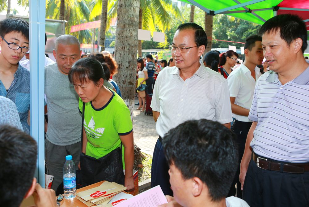 喜纳八方学子 共绘美好未来――我校2014年迎新工作顺利开展