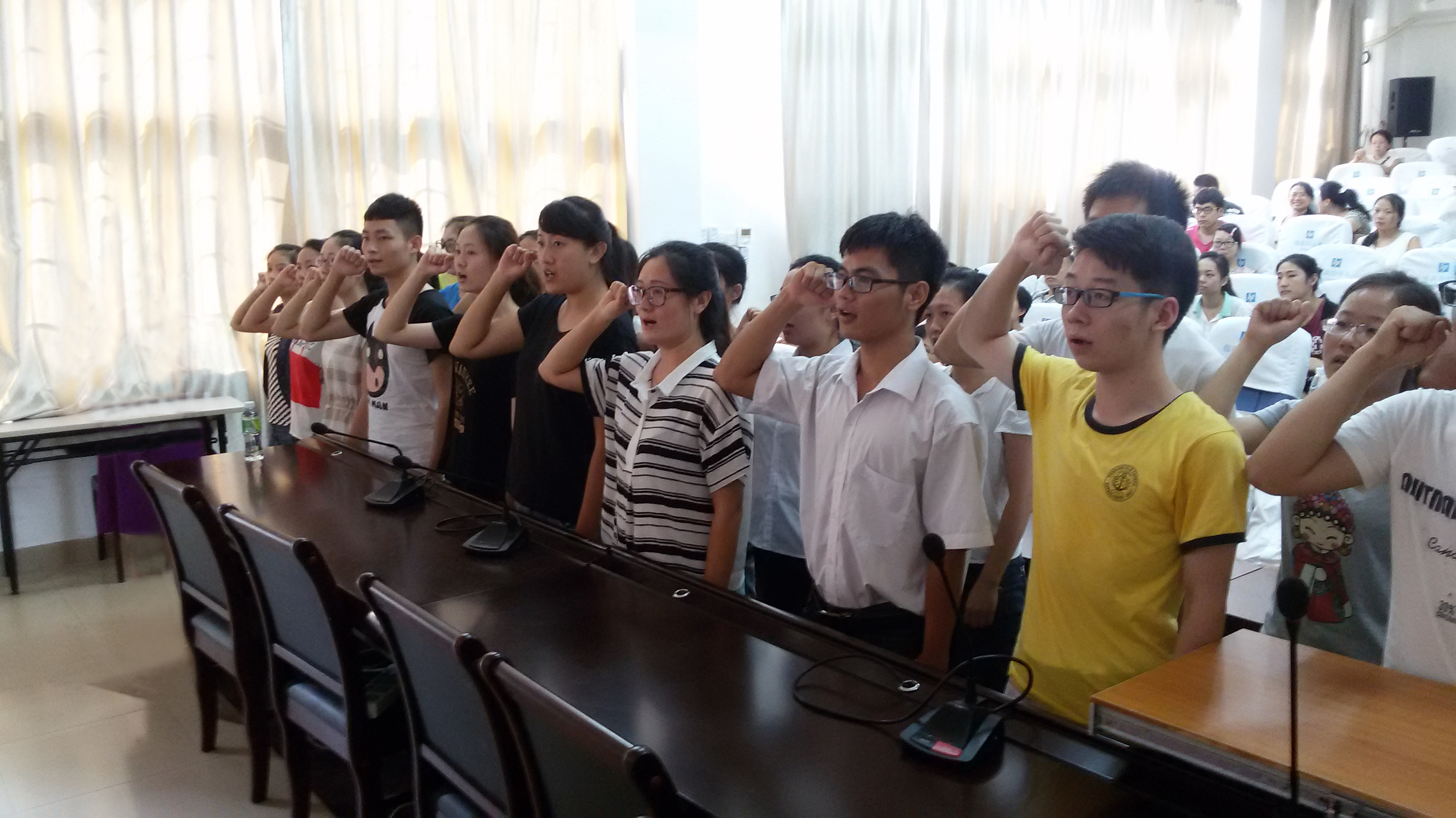 生命科学学院举行2015年新党员宣誓活动