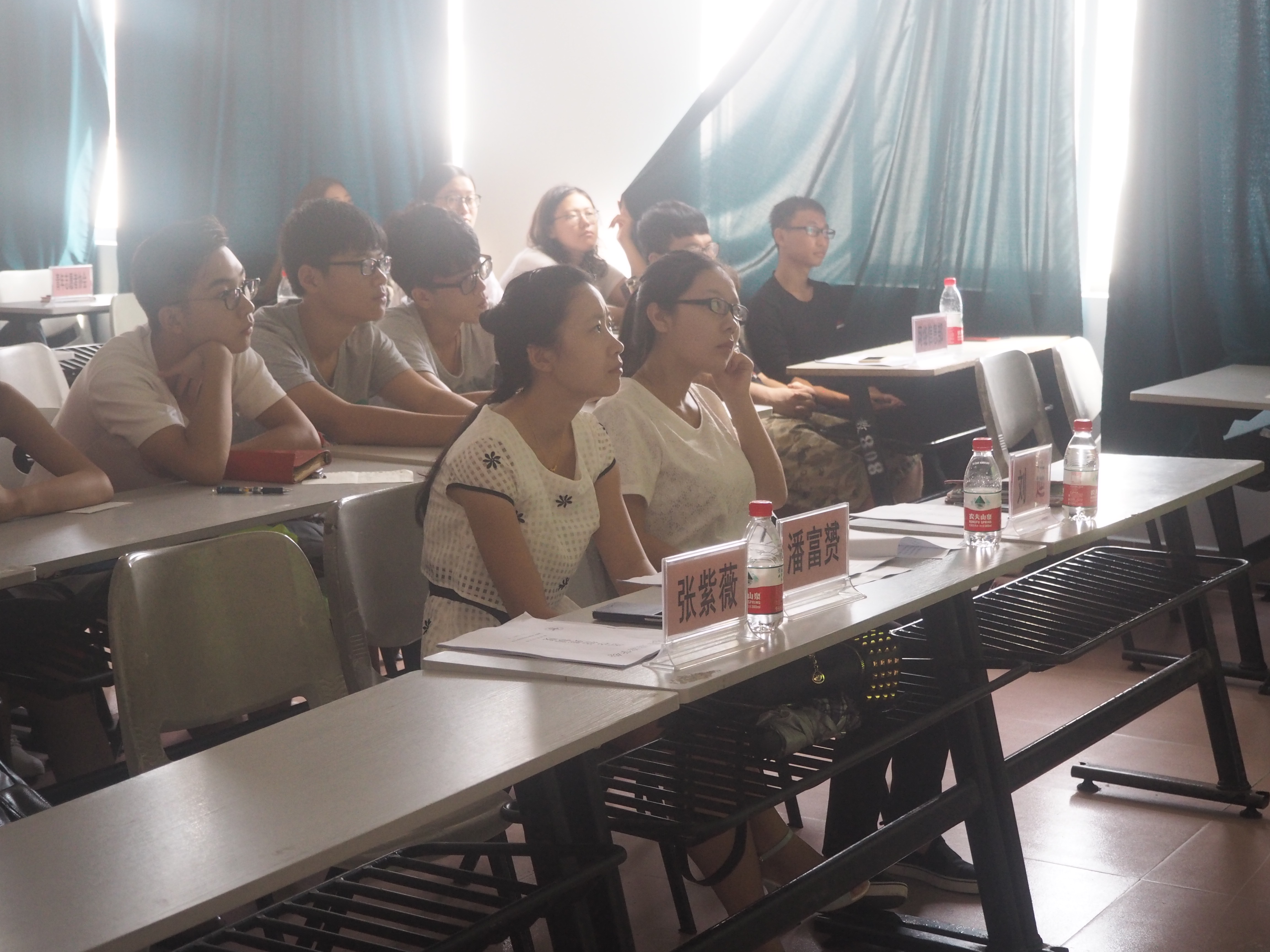 以礼待人 以德做事―记地理与旅游学院团干培训活动