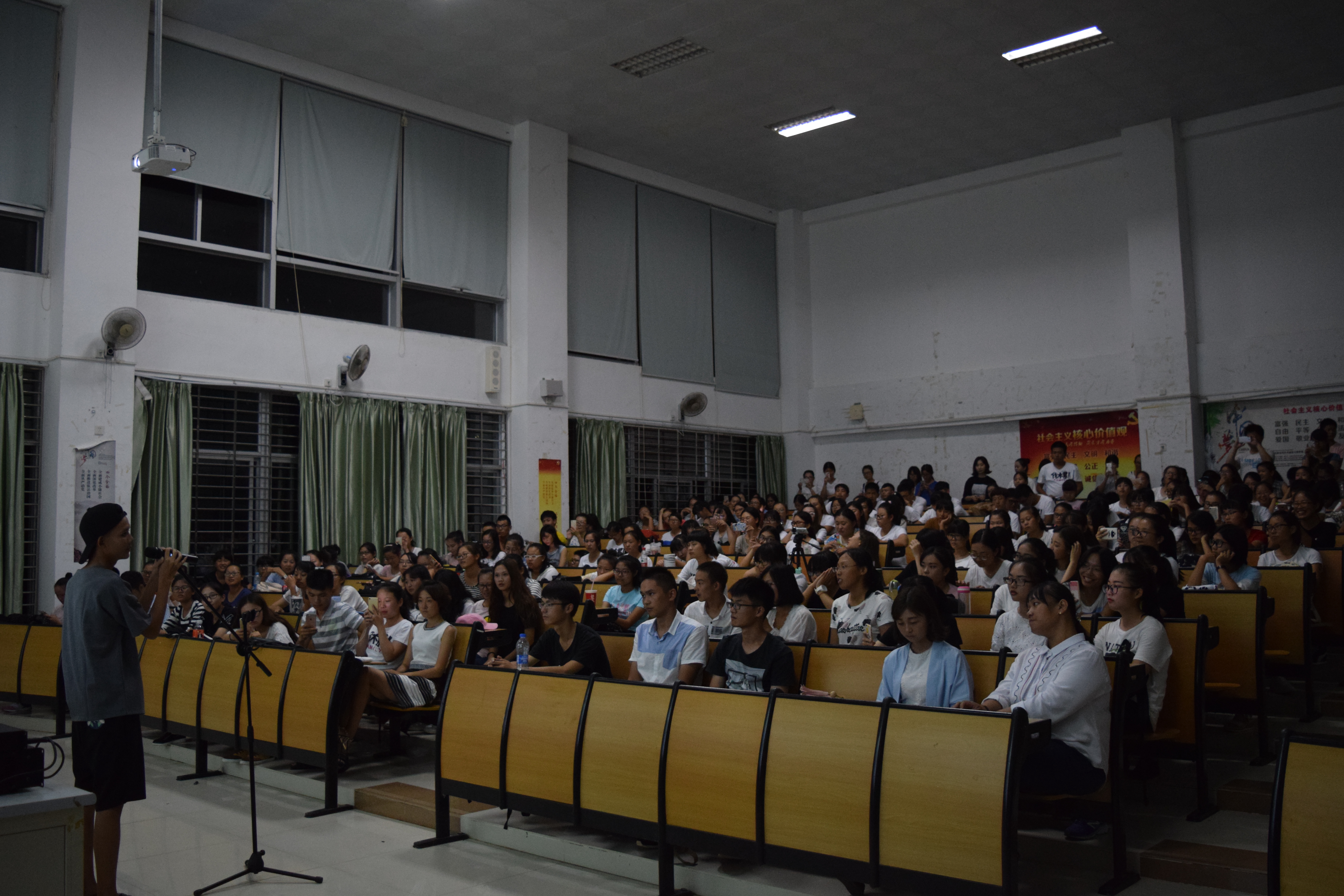 “青春放歌，梦想起航”――记化学与化工学院2016级新生交流晚会