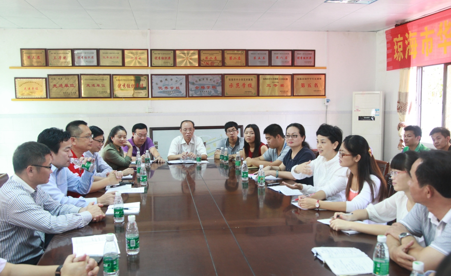 李红梅书记等校领导到琼海市检查顶岗实习工作