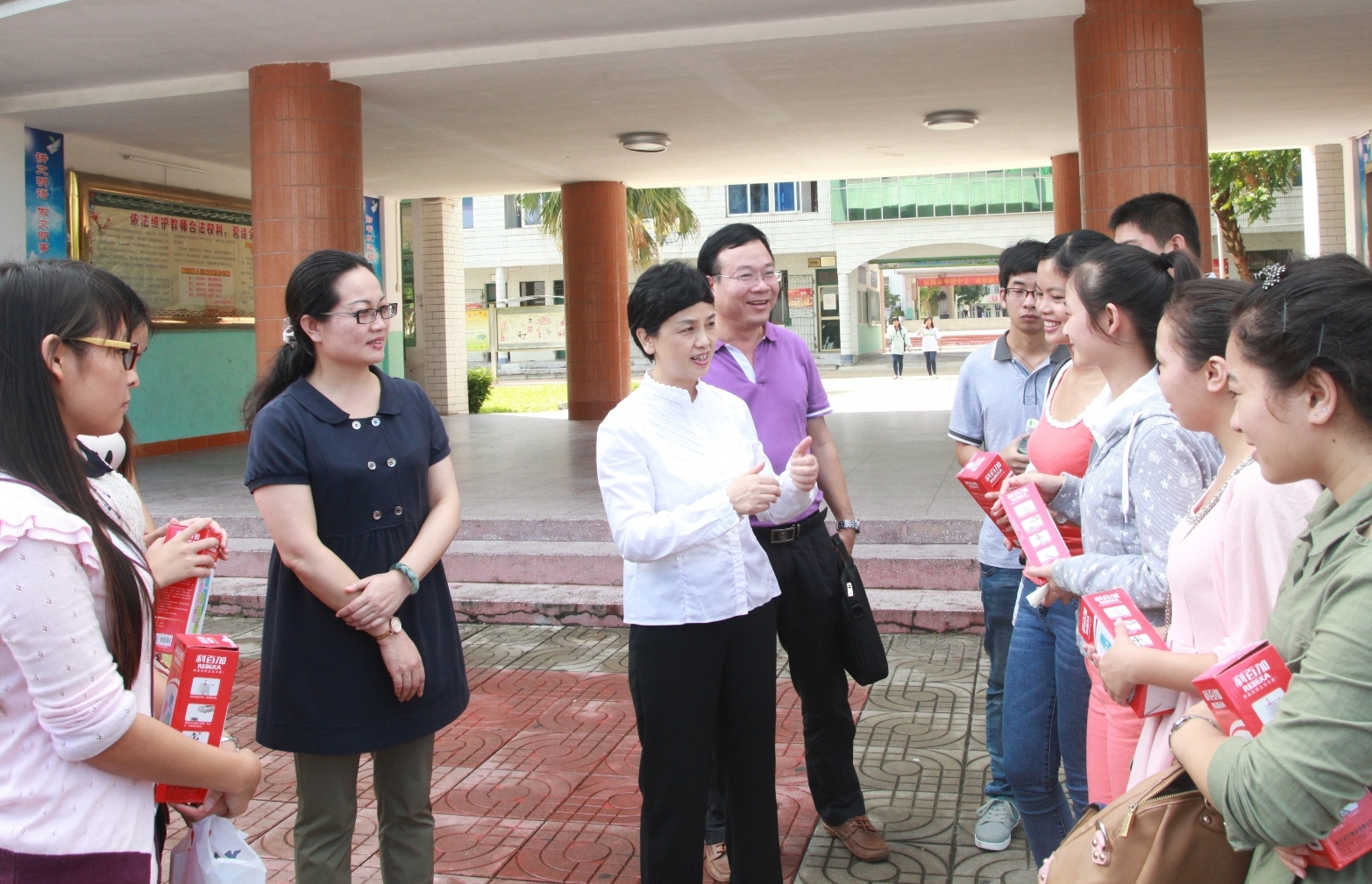 李红梅书记等校领导到琼海市检查顶岗实习工作