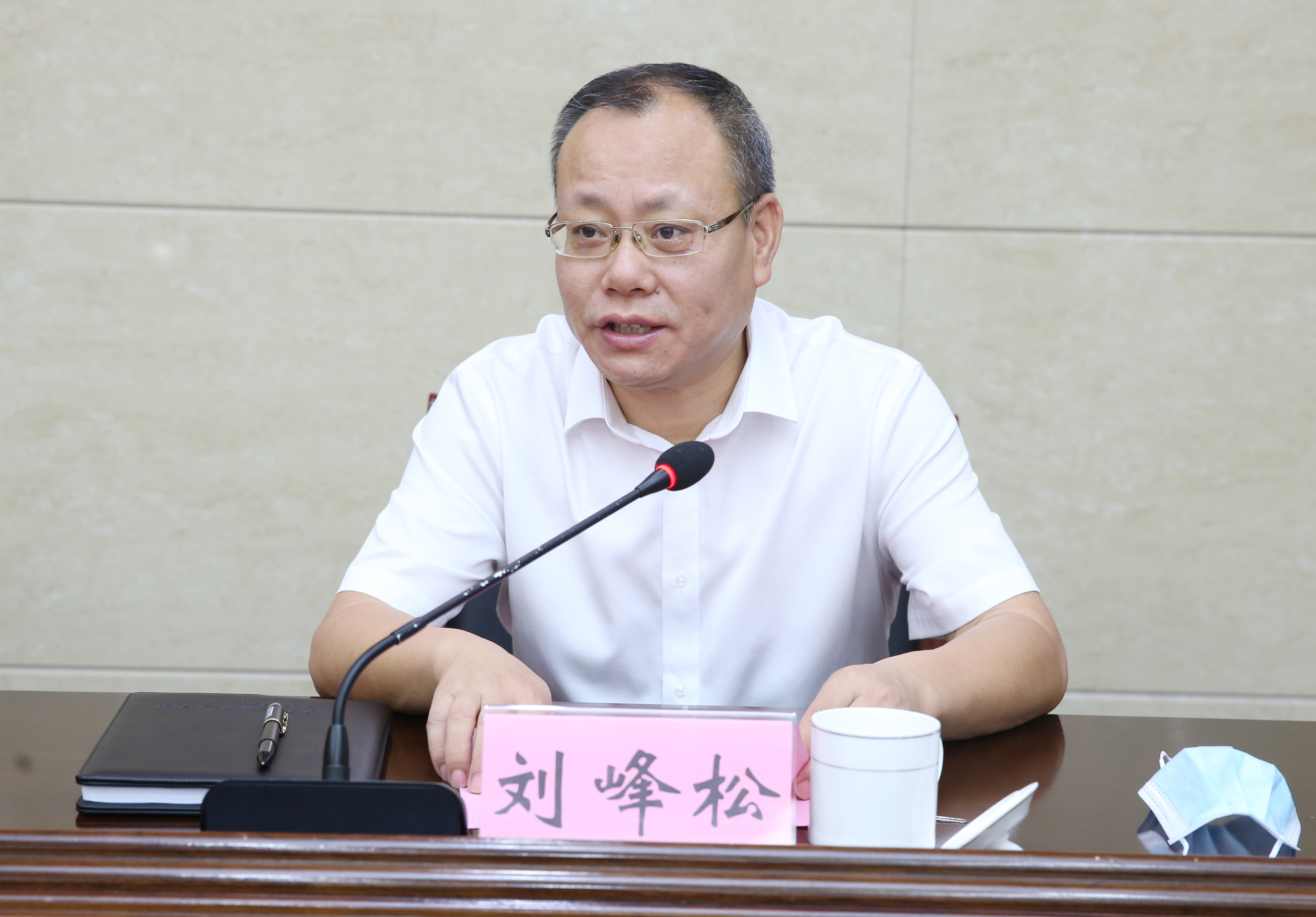 我校与定安县教育局签约托管定安县平和思源实验学校