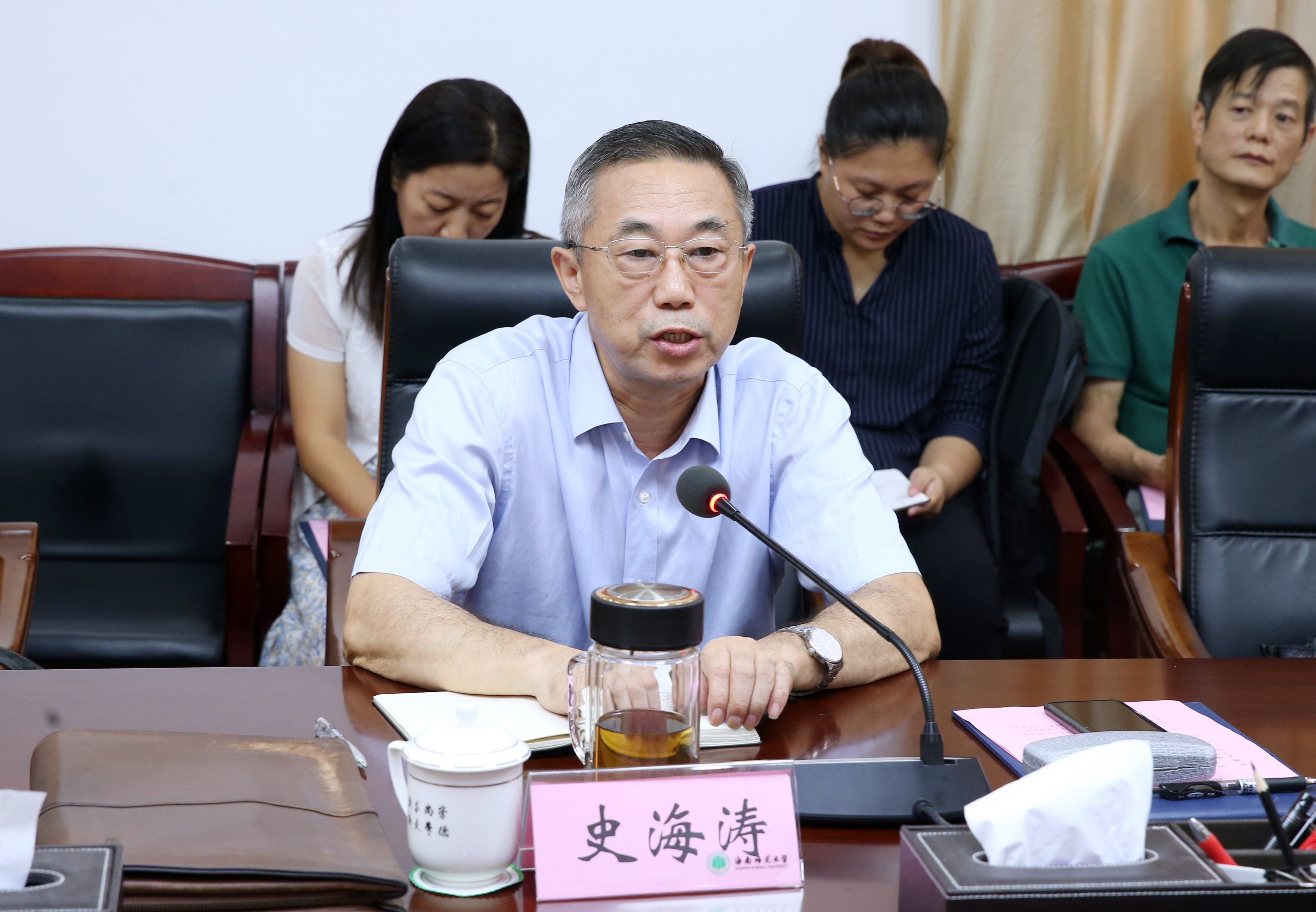 我校与白沙黎族自治县教育局签订合作办学协议