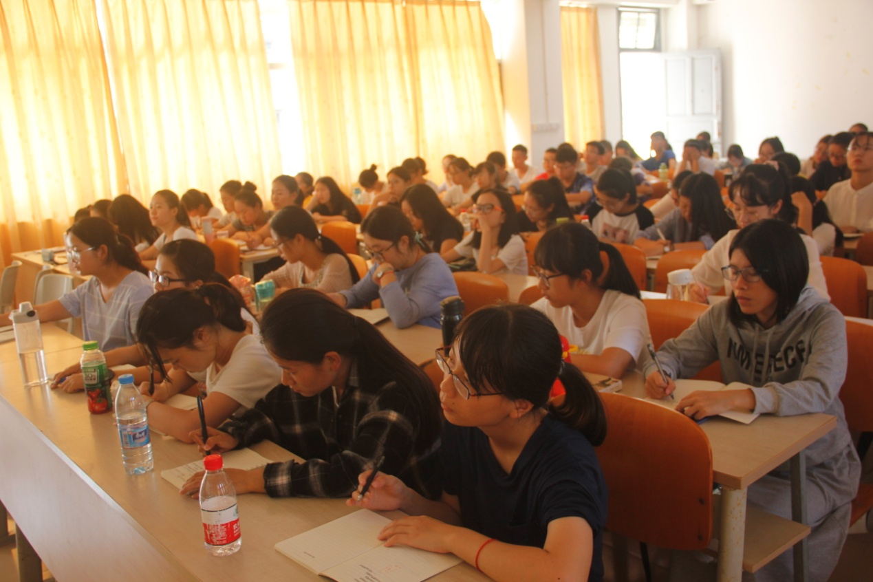 青年之声・记海南师范大学榕树讲座之“鲁迅文学的当代意义”