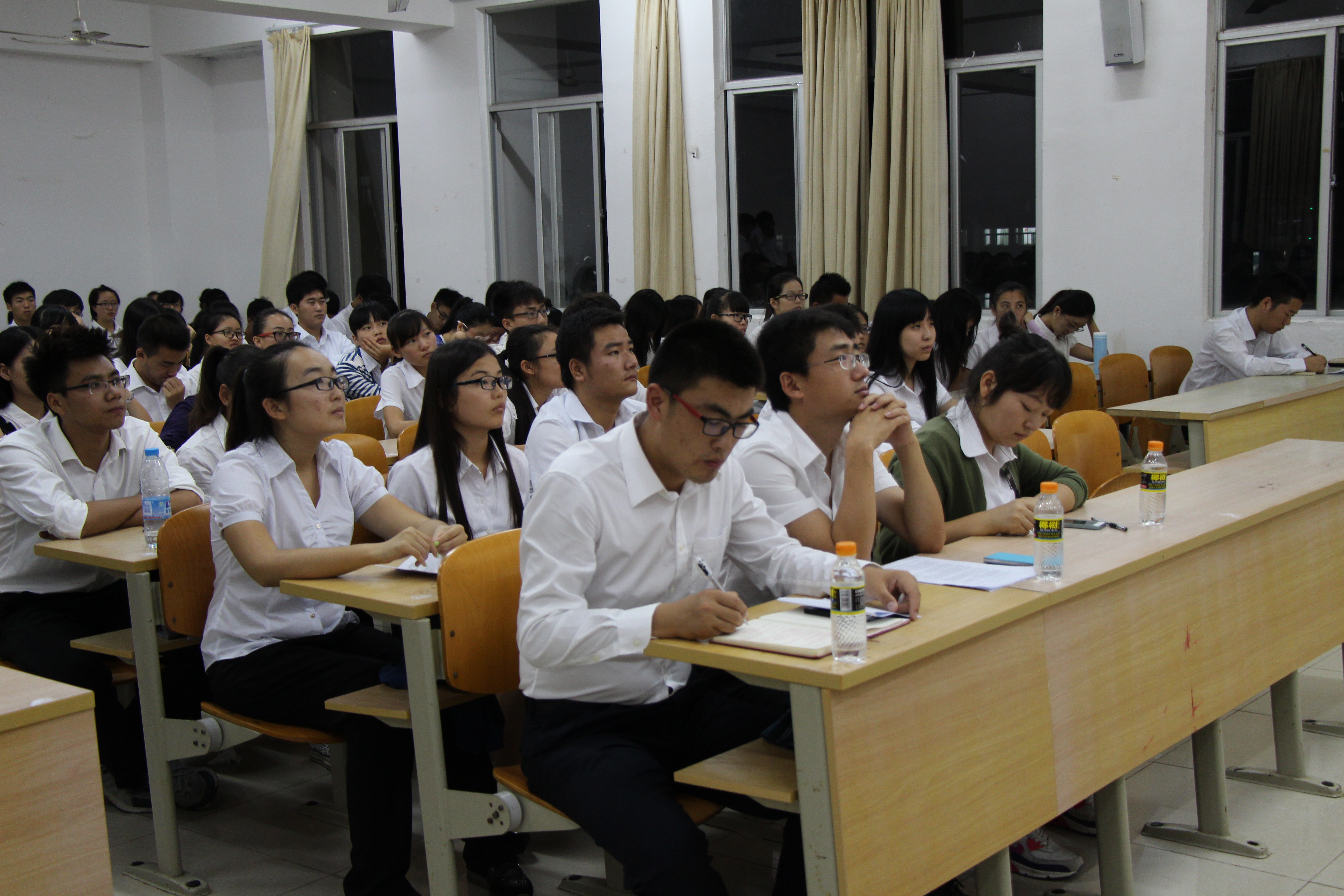 协调共进，坚守职责——记经济与管理学院2014-2015学年团校培训大会