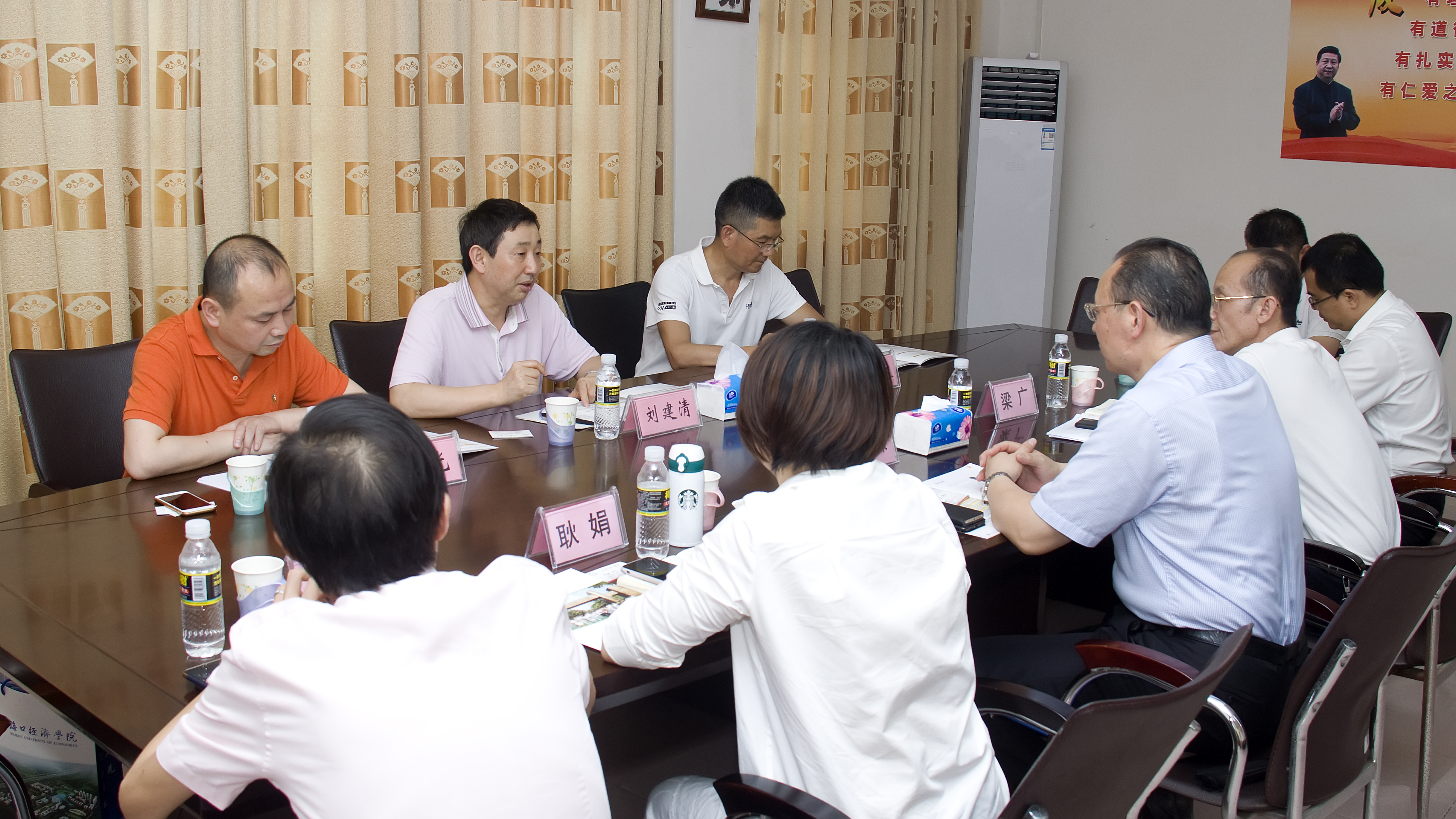 荆楚理工学院副院长刘建清一行到我校交流访问