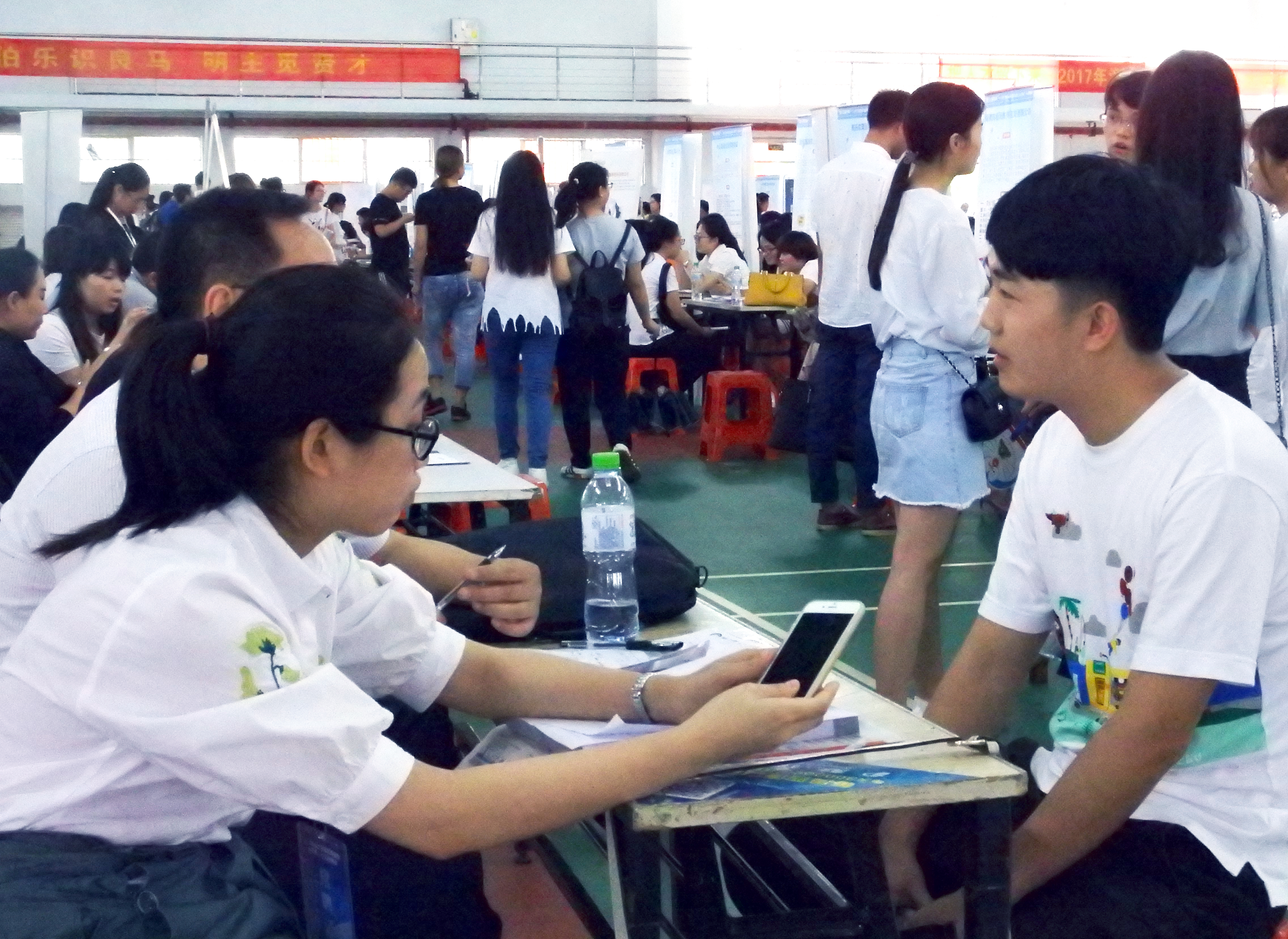 2017年海口市高校毕业生大学城专场招聘会在我校桂林洋校区举行