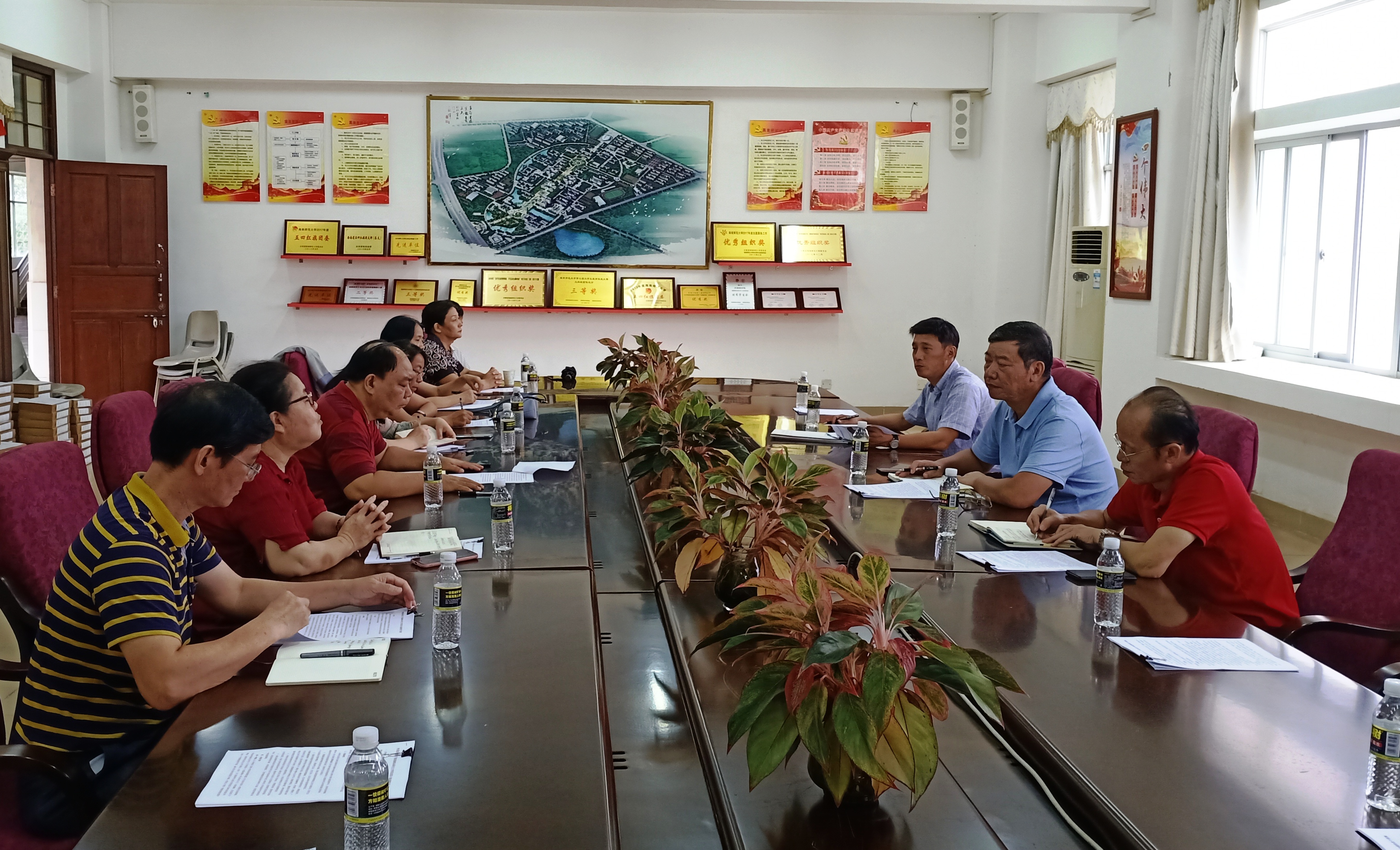 林强到二级学院与教师代表座谈