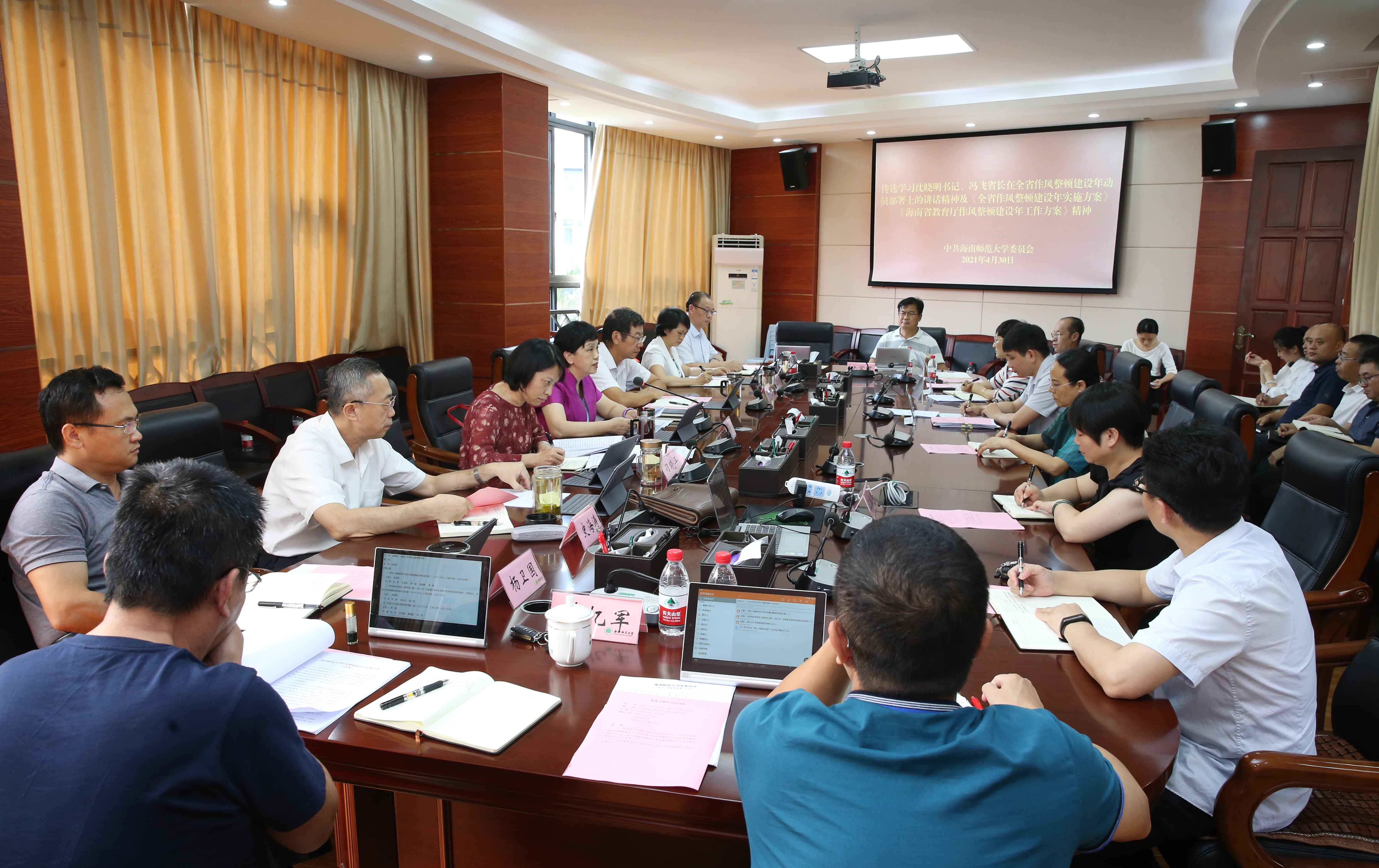 李红梅在传达学习全省作风整顿建设年动员部署会上强调：全心全意为师生服务，确保作风整顿建设取得实效