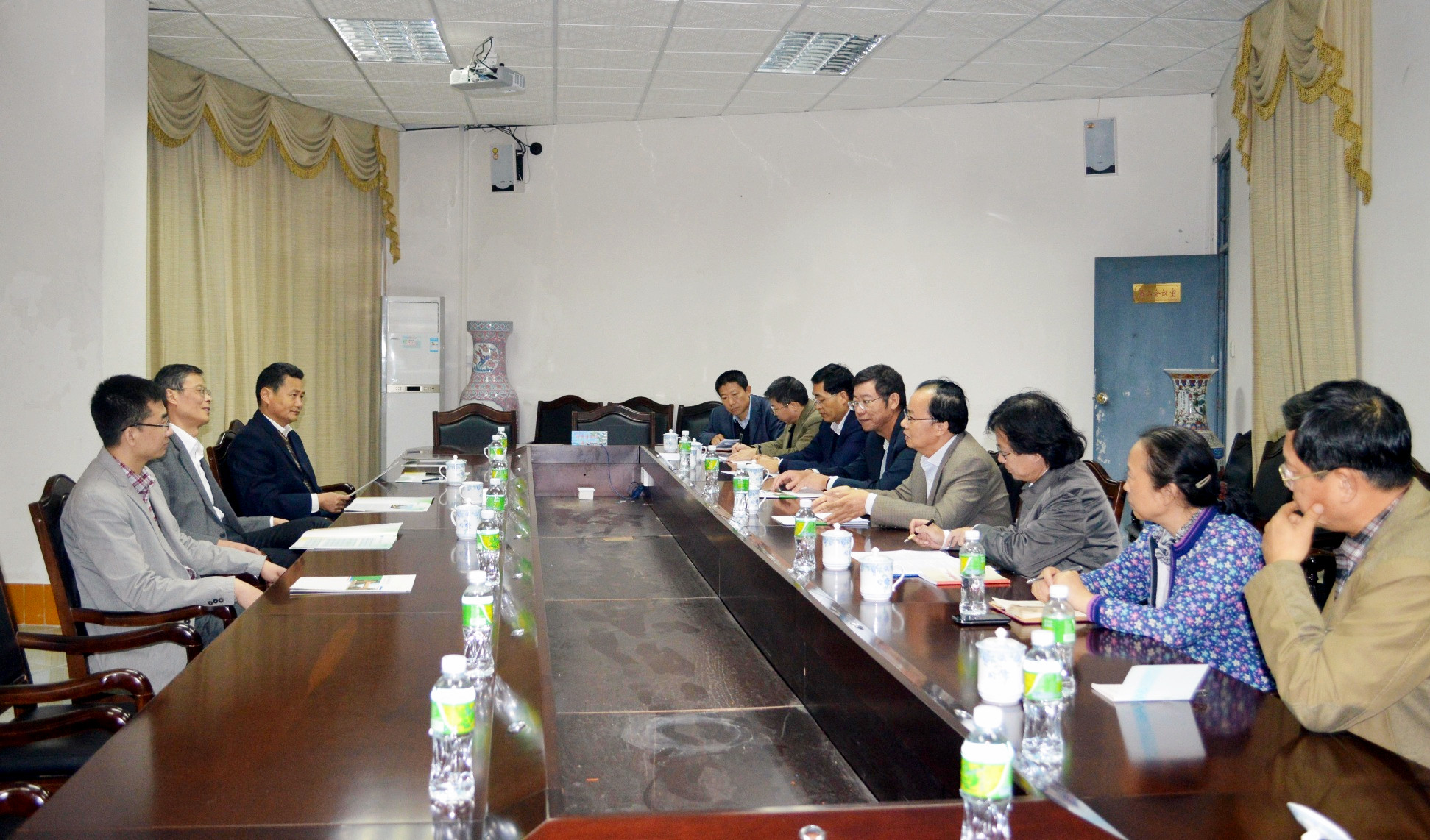 国务院学位办副主任李军来我校调研指导工作