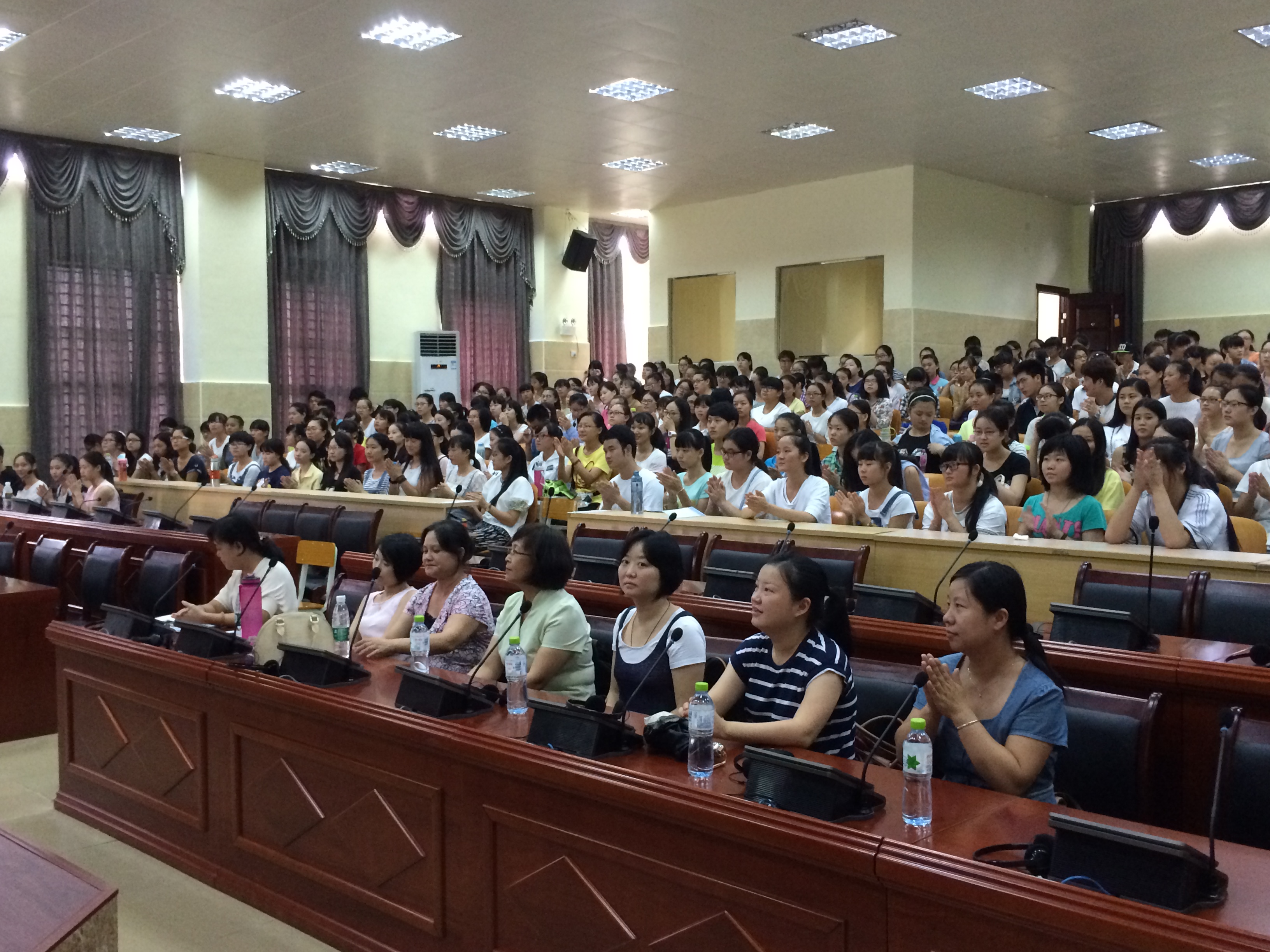 外国语学院举办2015级新生见面会