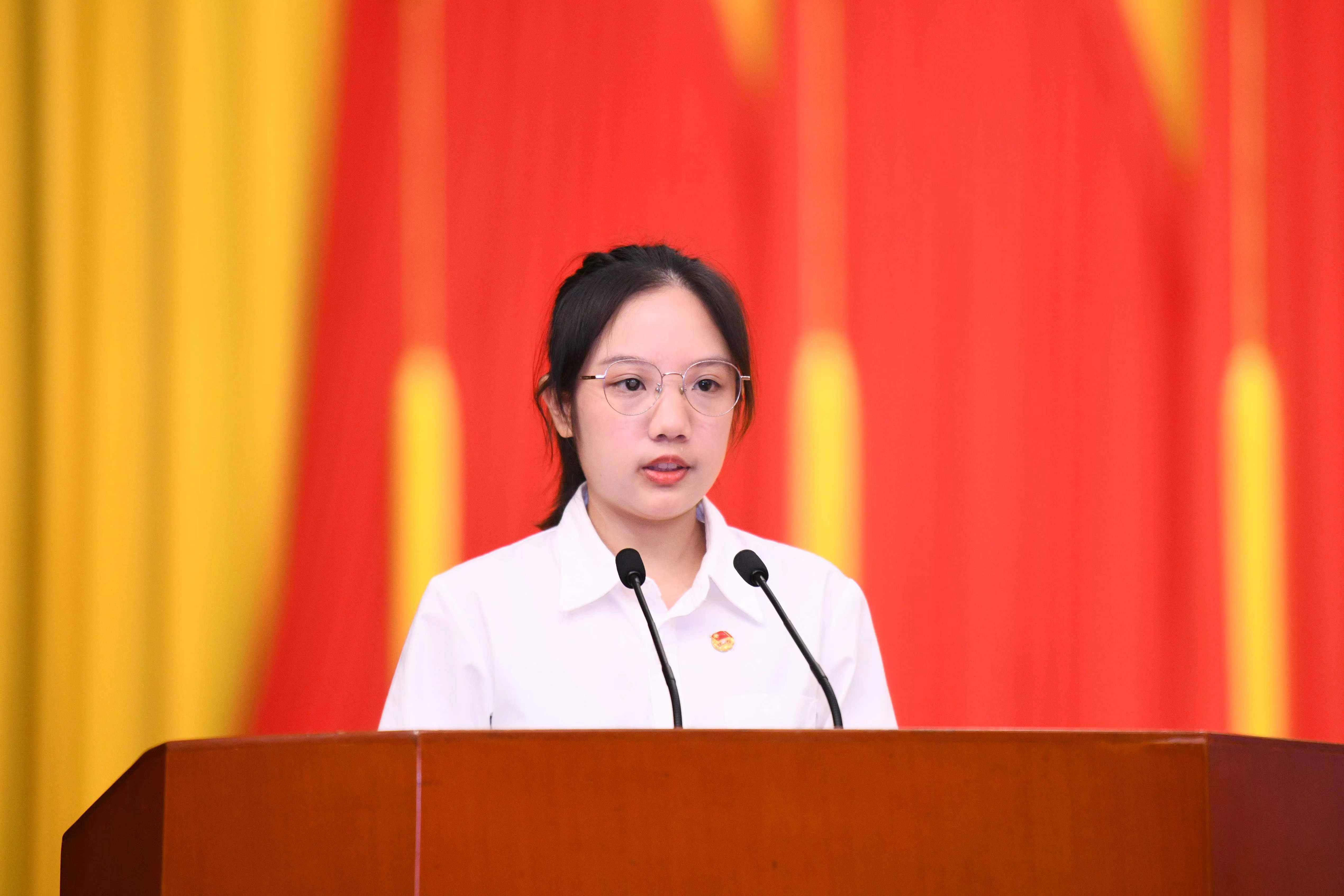 马克思主义学院刘茁萱同学在省五四表彰大会上发言