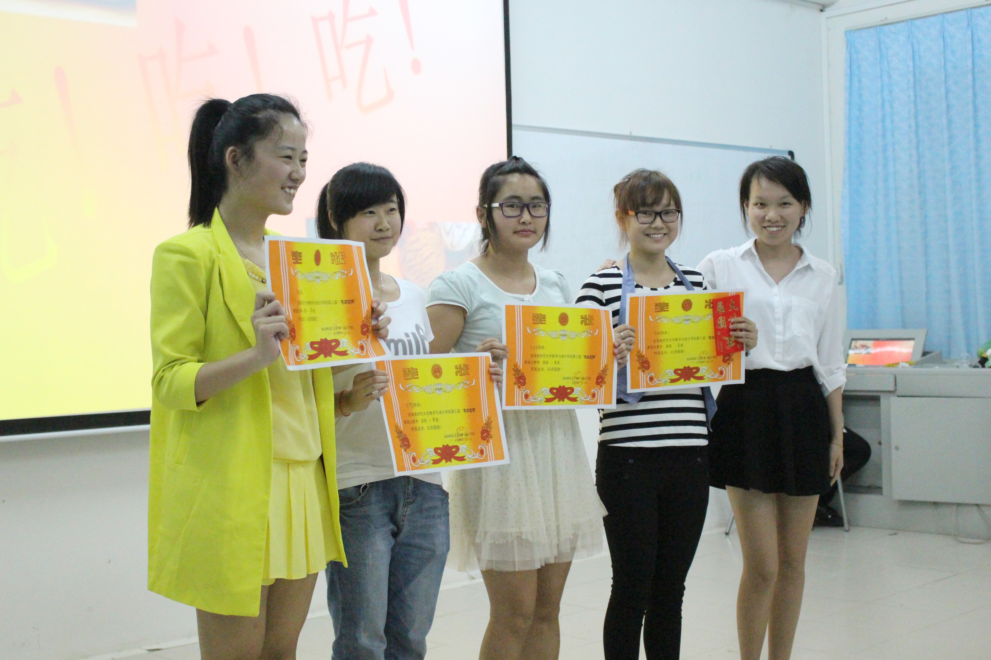 固本溯源，尽情创造――记数学与统计学院“书本世界课本剧大赛”  