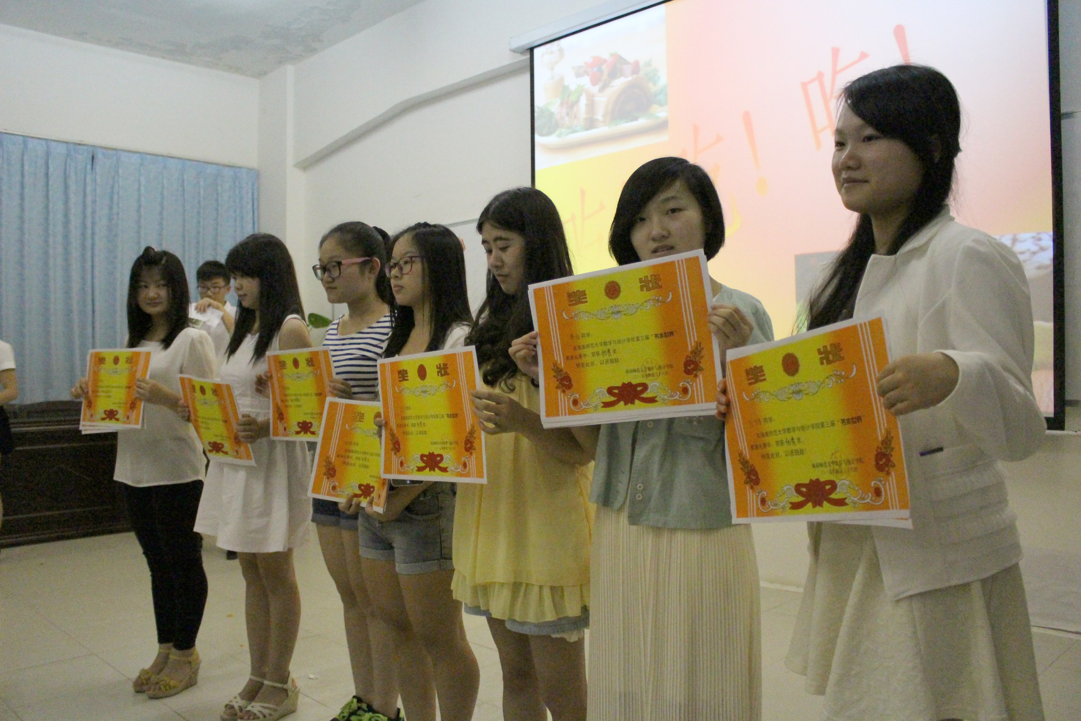 固本溯源，尽情创造――记数学与统计学院“书本世界课本剧大赛”  