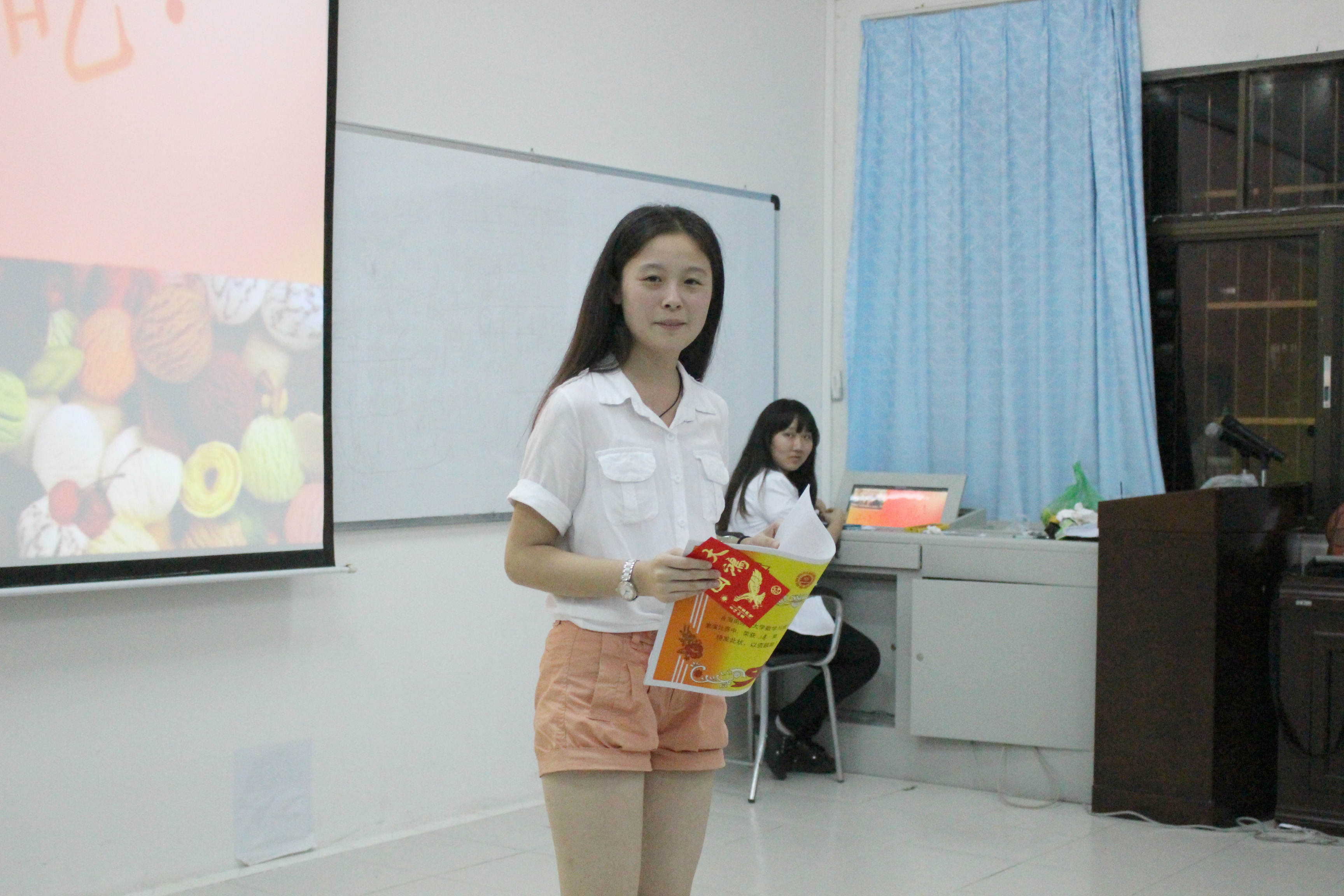 固本溯源，尽情创造――记数学与统计学院“书本世界课本剧大赛”  