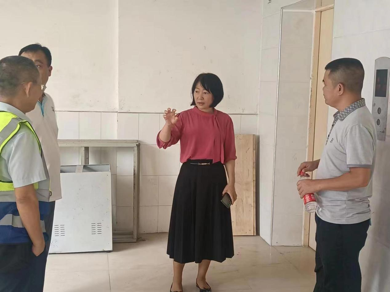 校领导推动龙昆南校区路面改造等工作