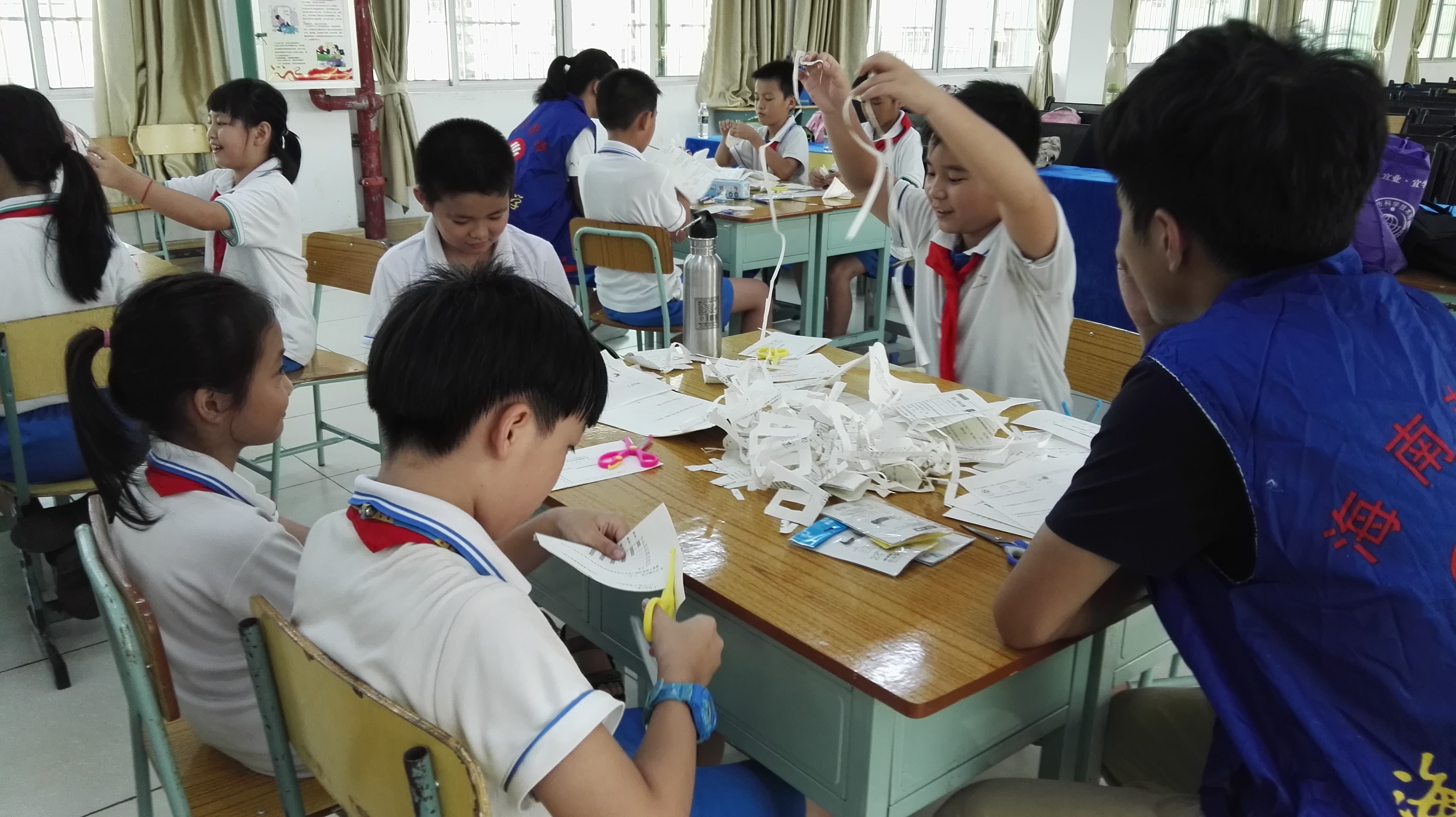 小小发明 永不言败——记物电学院“小小发明家”志愿活动