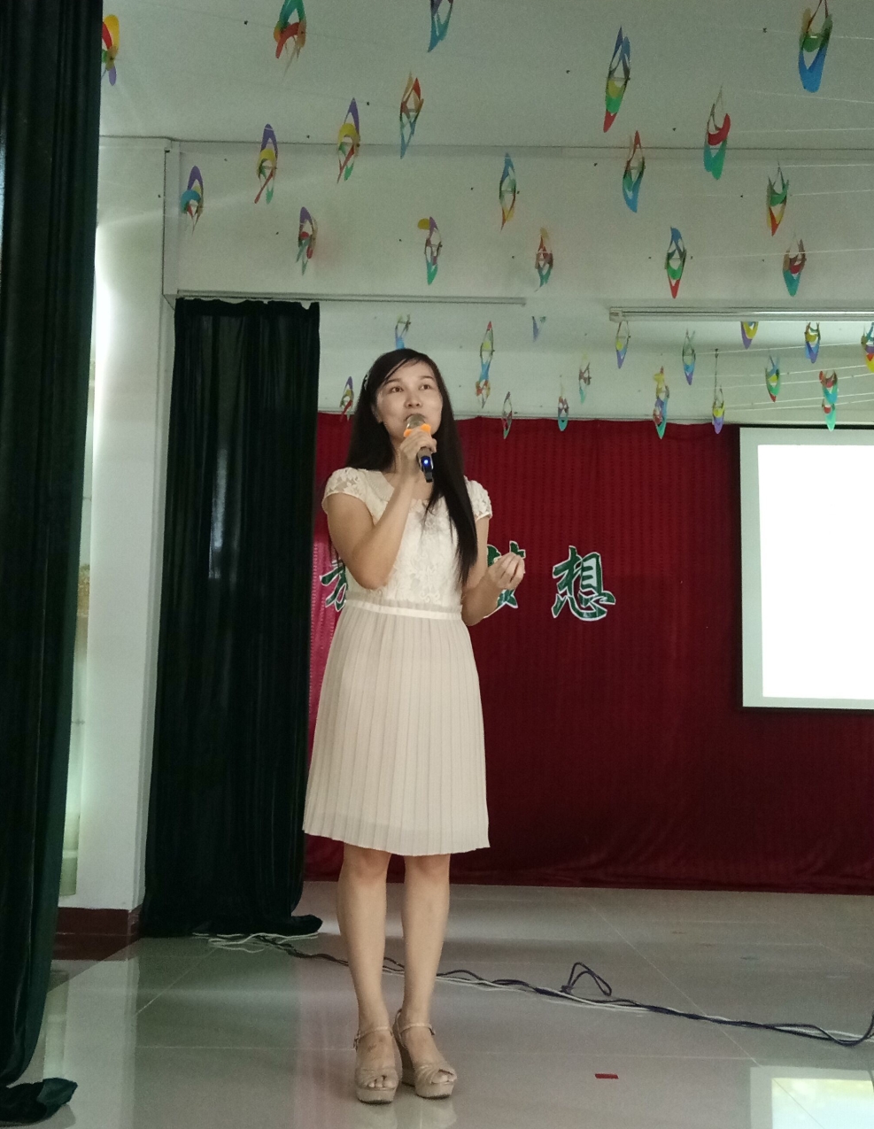 青年之声�q教育与心理学院师生赴琼中帮扶学前教育宣传月活动