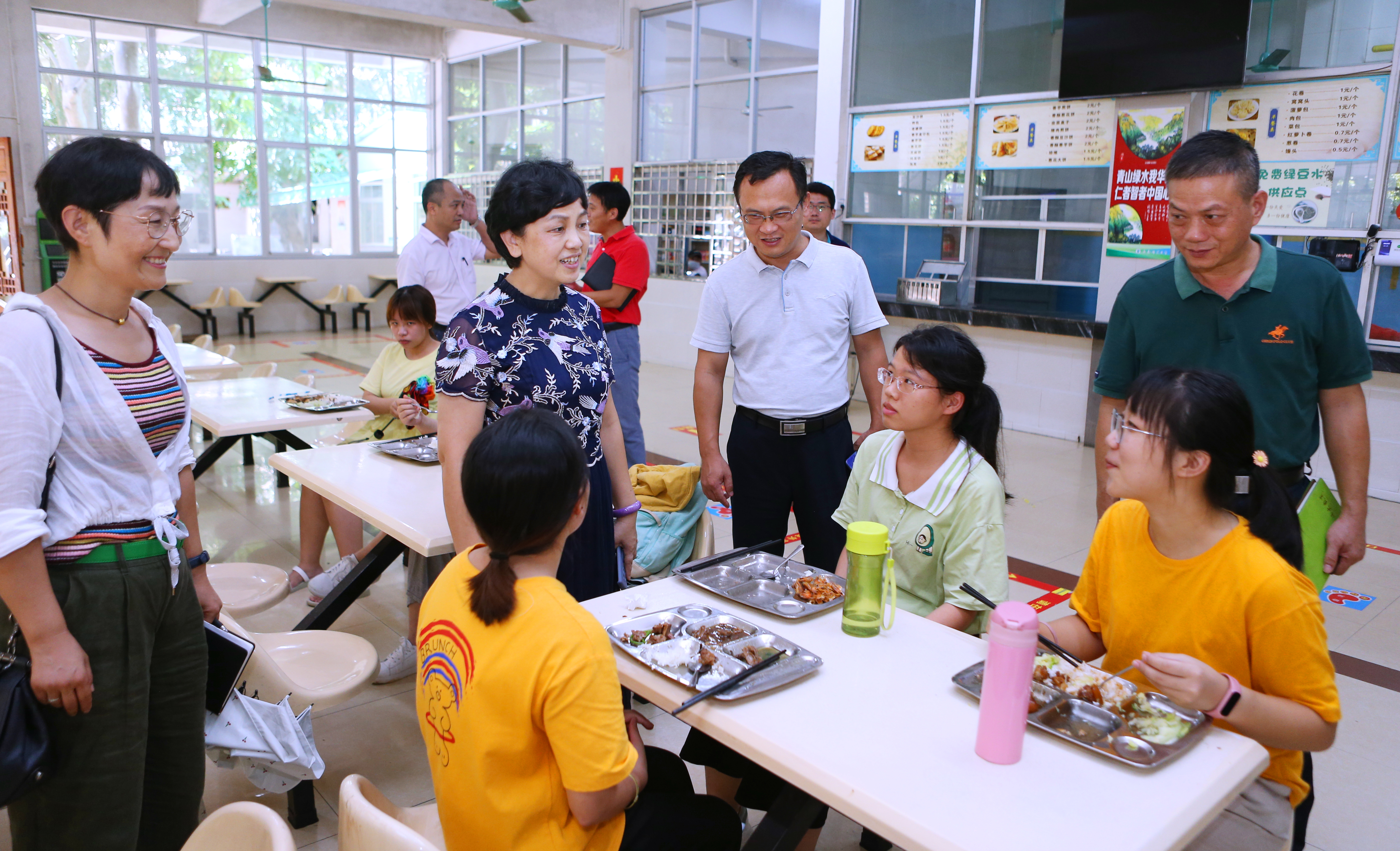 李红梅检查龙昆南校区开学准备工作