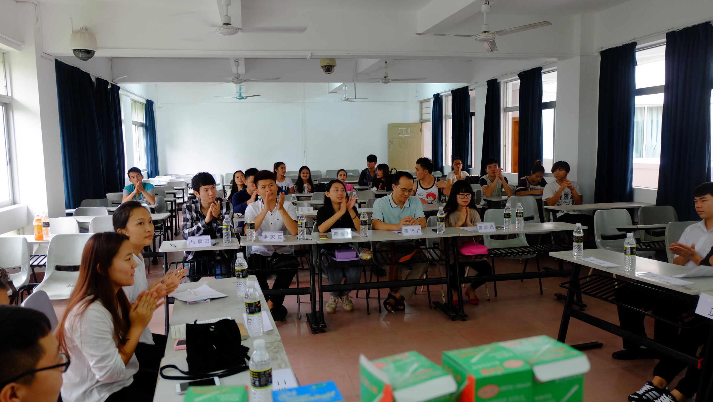 唇枪实战，音乐学院举办辩论赛