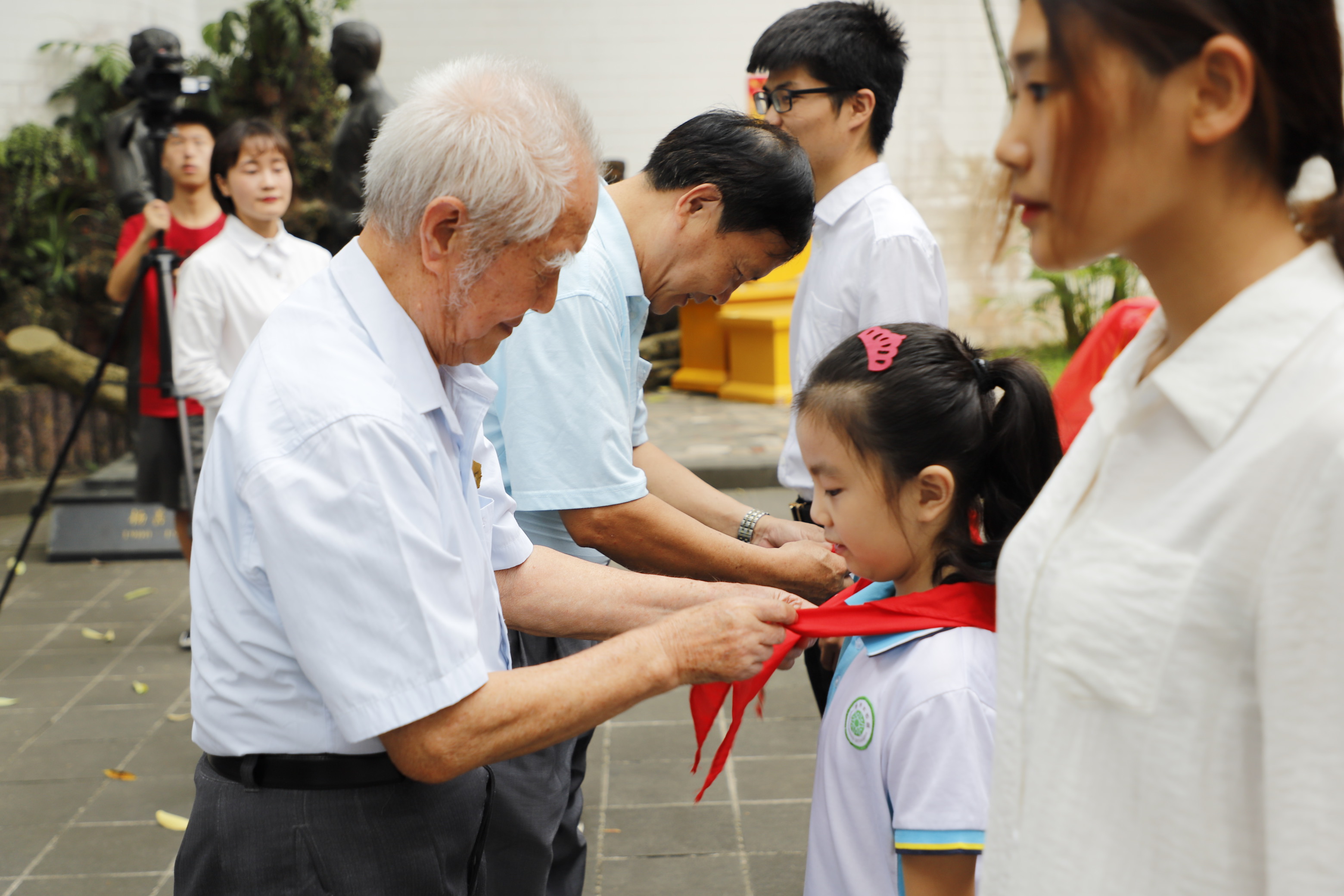 校团委开展纪念“五四”运动100周年特别主题团日活动