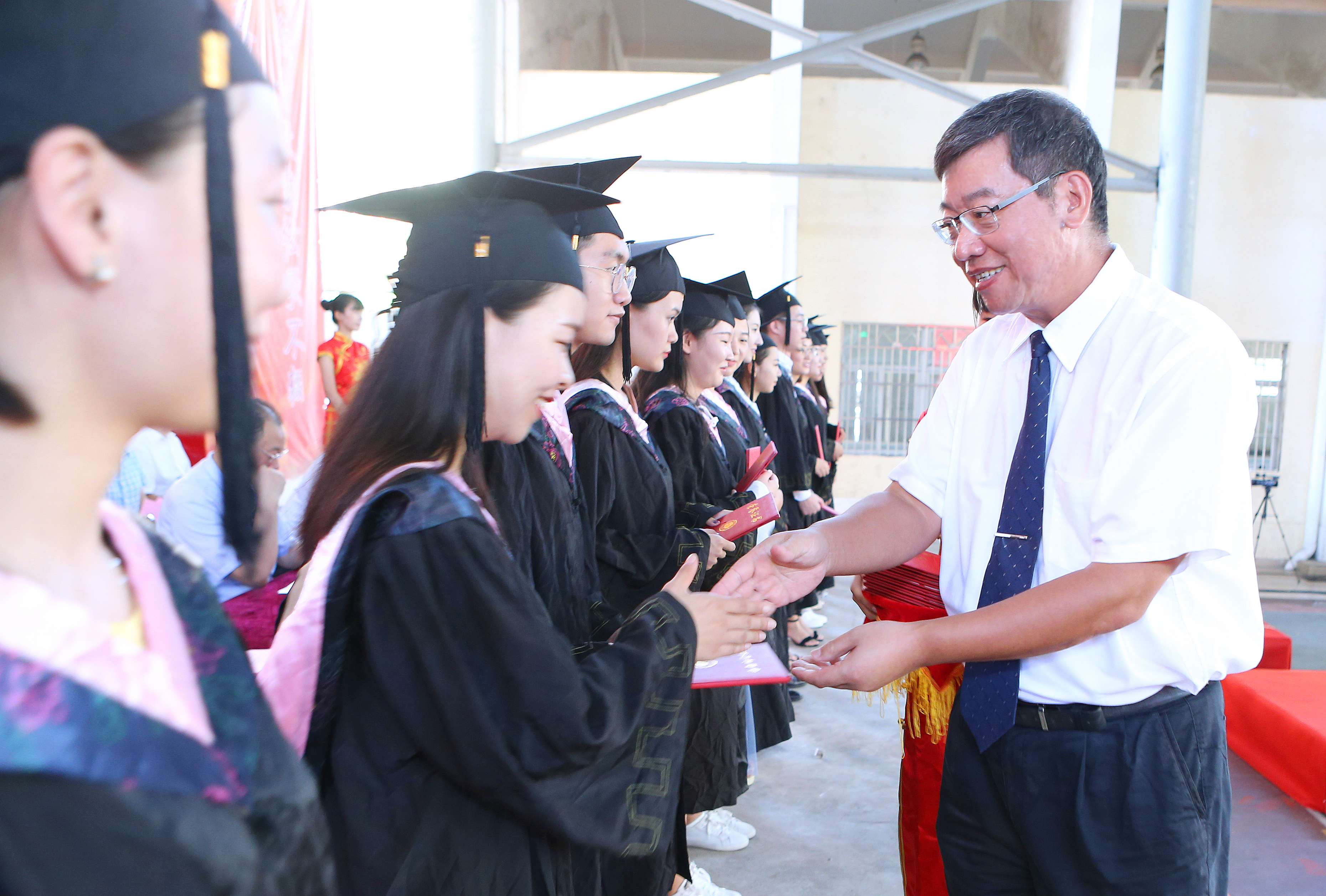 海南师范大学2018届毕业典礼暨学位授予仪式隆重举行