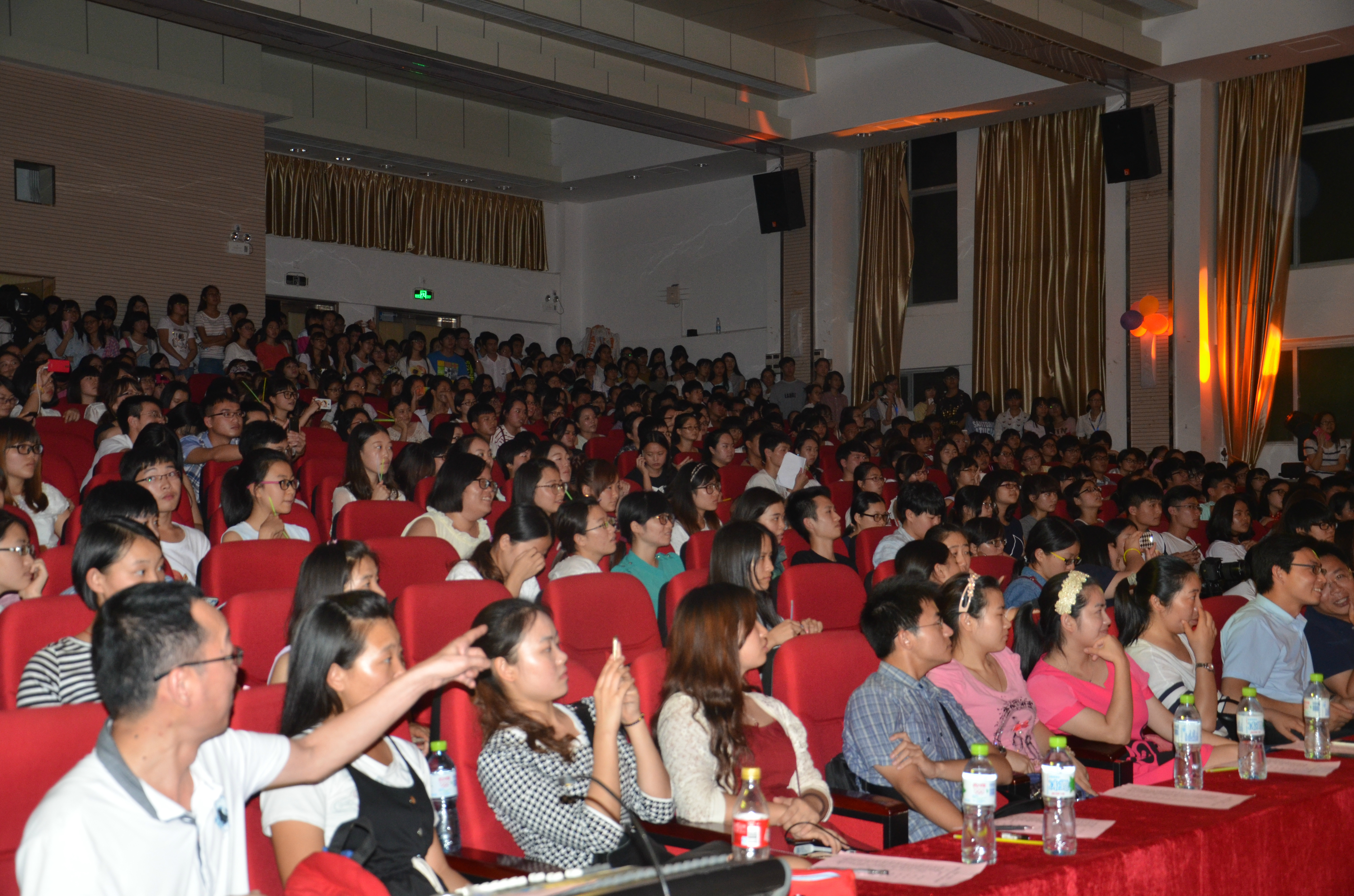 唱响青春,“音”为有你――海南师范大学成功举办2015年“校园十大歌手”复赛