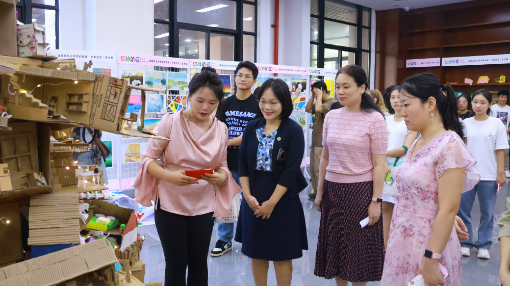 “绽放的花”学前教育专业（中美合作）艺术展开幕