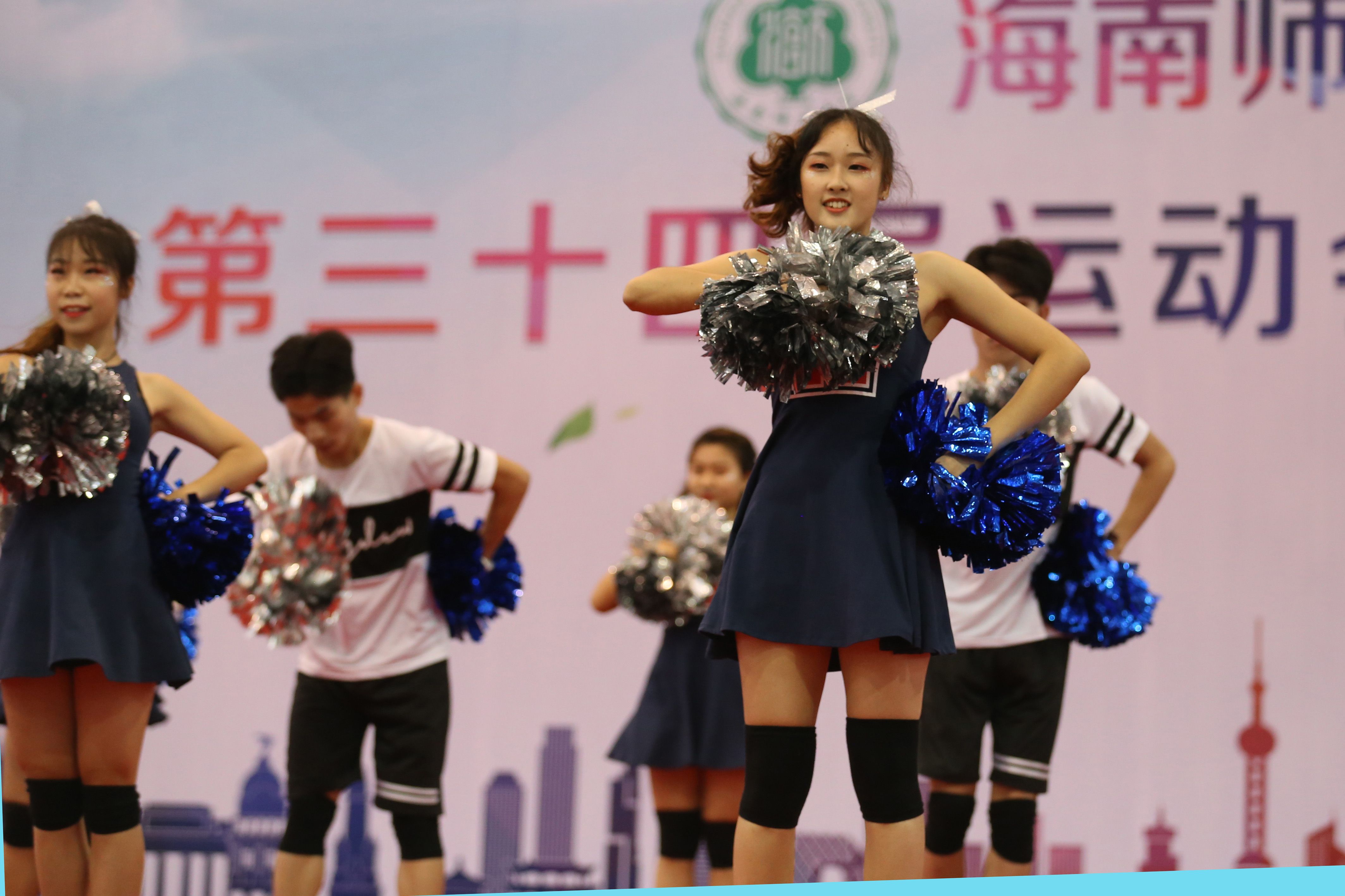 我校举办第三十四届运动会啦啦操比赛