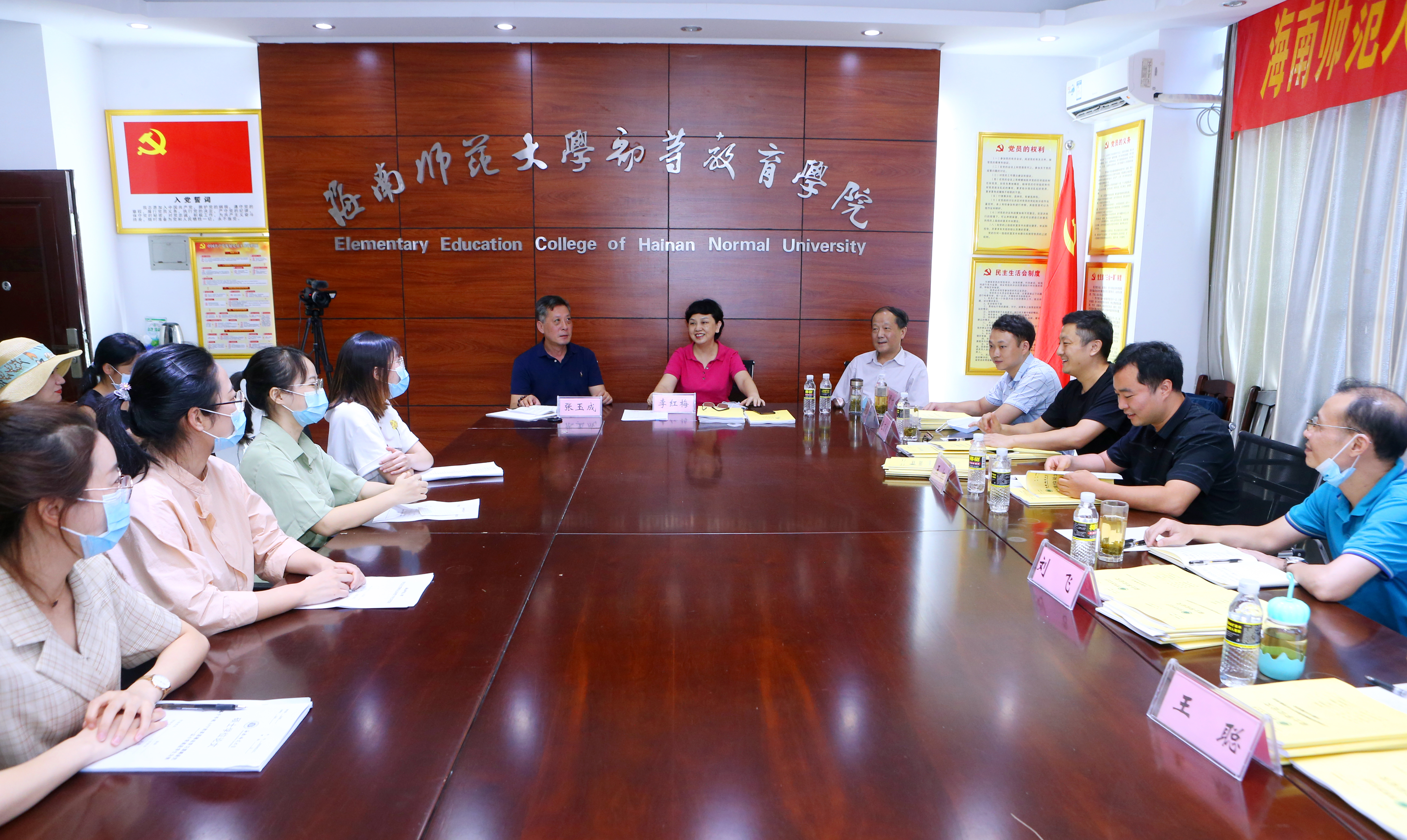 李红梅看望初教学院答辩研究生