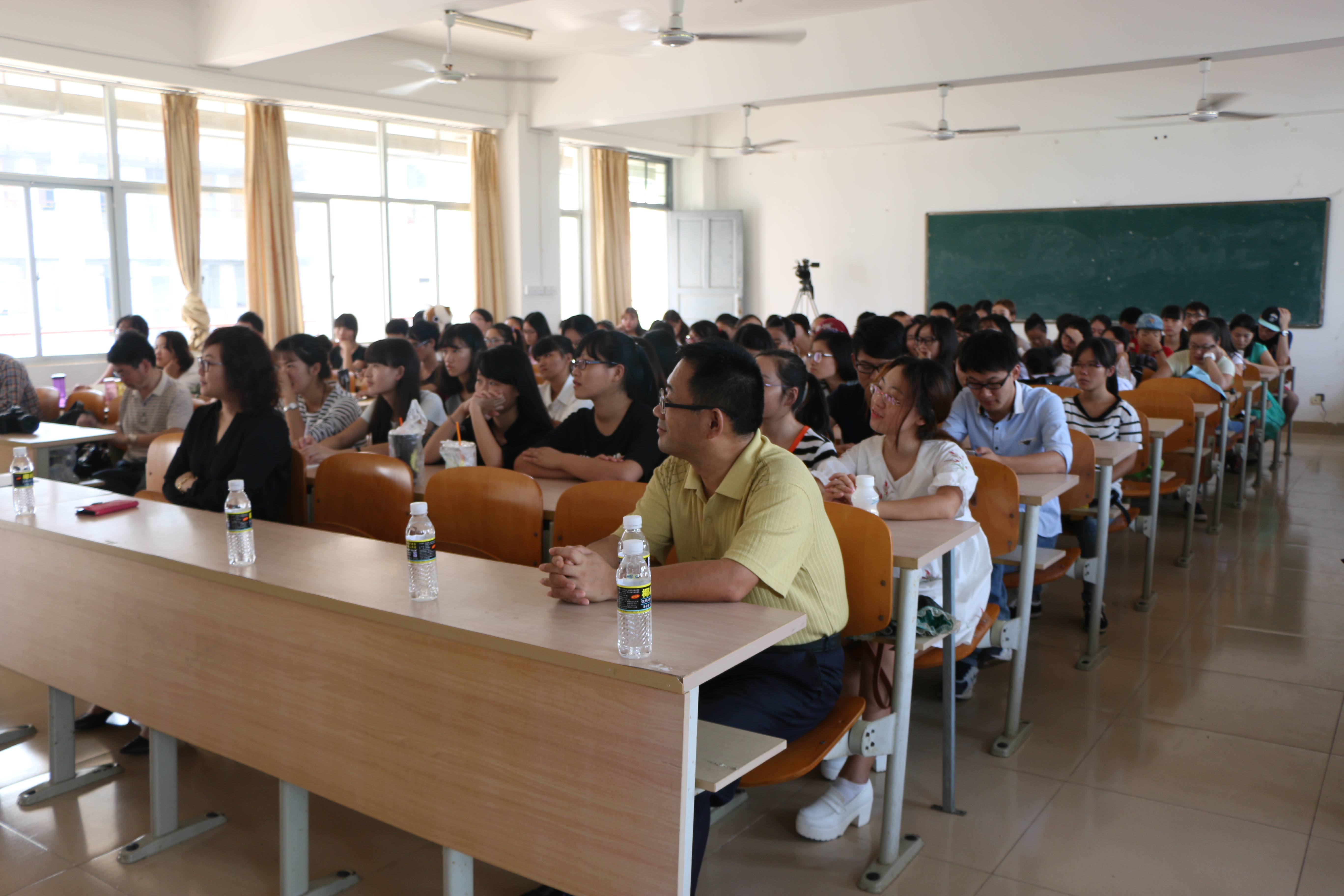 正确认识反腐败形势 做爱党守纪的优秀青年——记文学院国情教育报告会