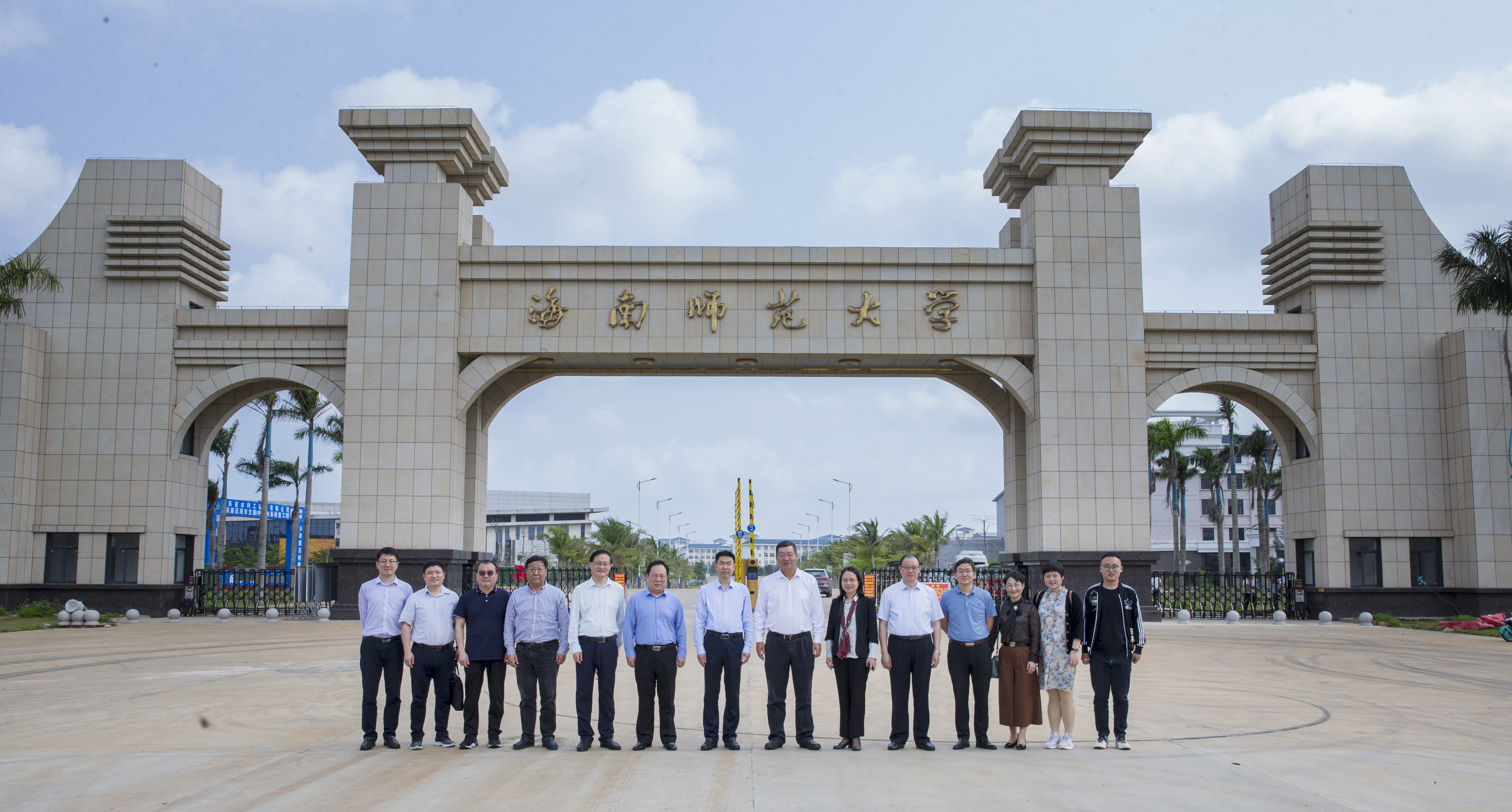 郑州大学党委书记宋争辉一行到我校考察交流