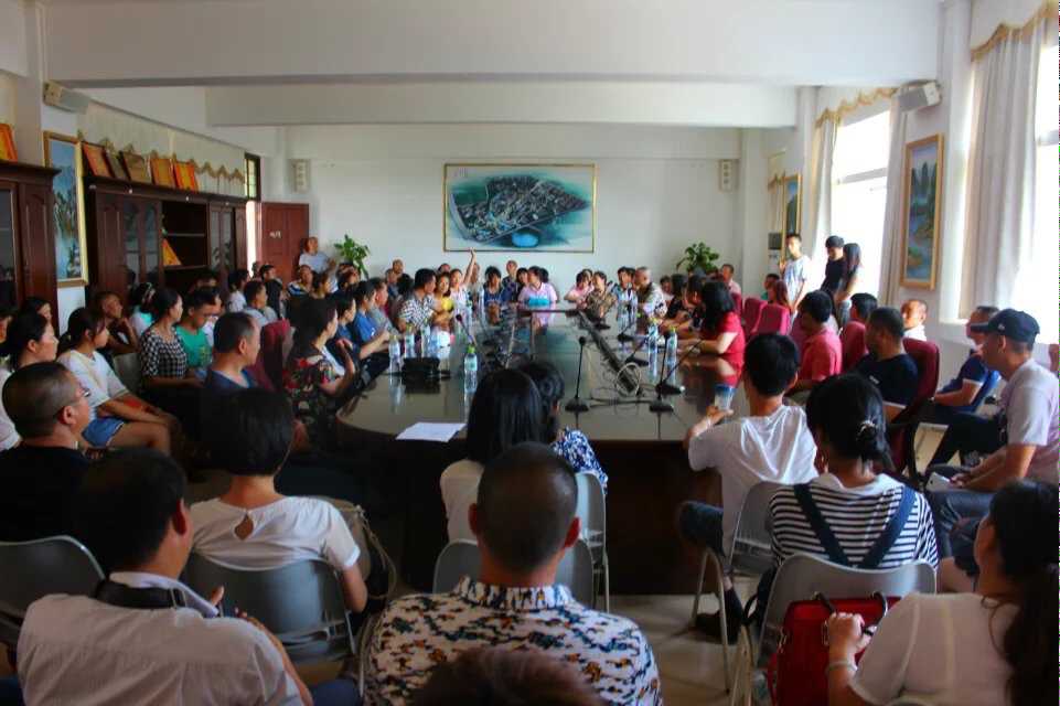     外国语学院召开2015级新生家长见面会