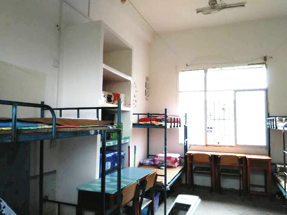 训练勤勤恳恳 生活井井有条――记物理与电子工程学院“双创”军训相结合开展新生宿舍